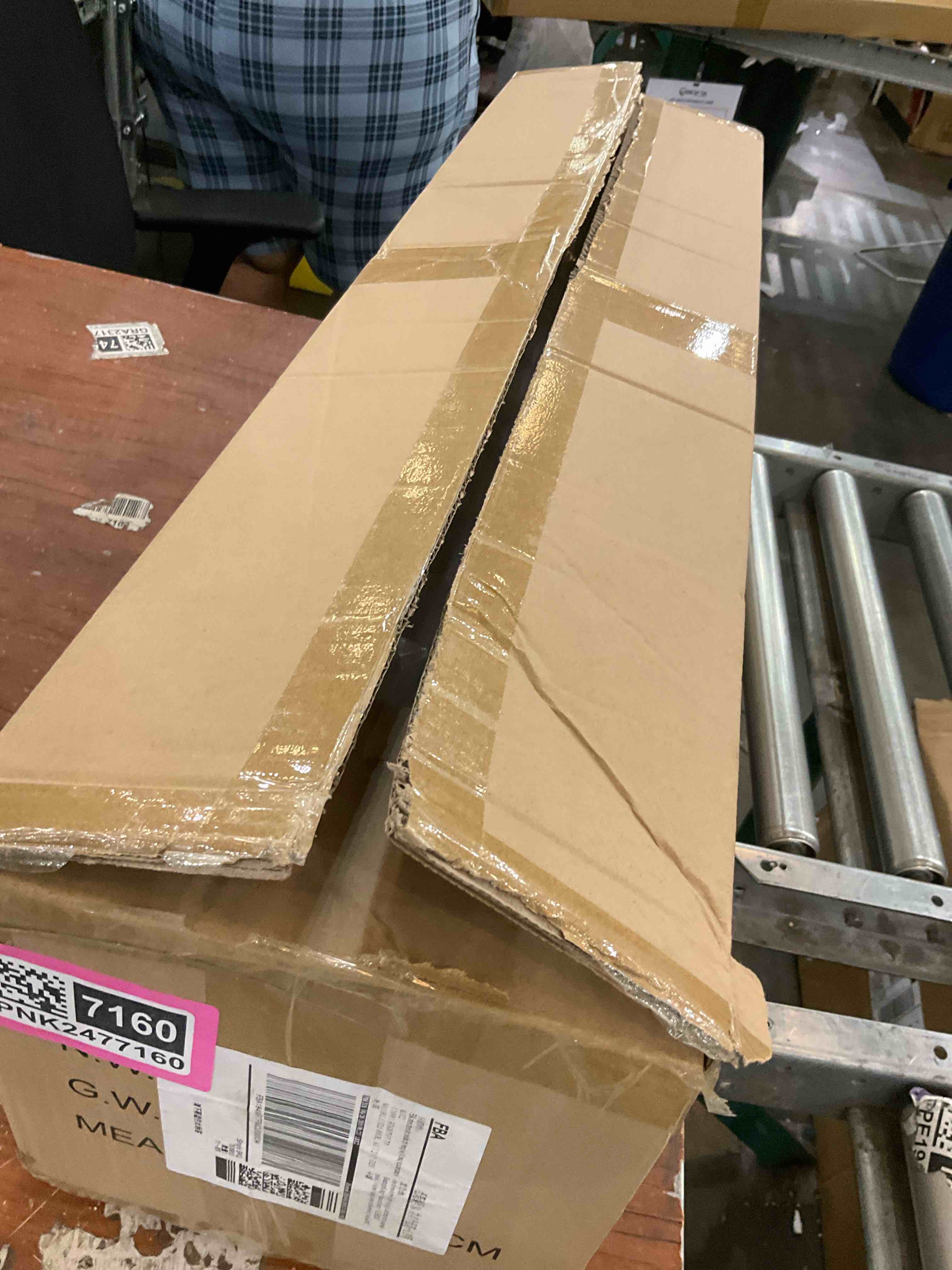 https://s3.amazonaws.com/lotting-images-prod/bidfta/PNK2477052_1751297906288.jpeg