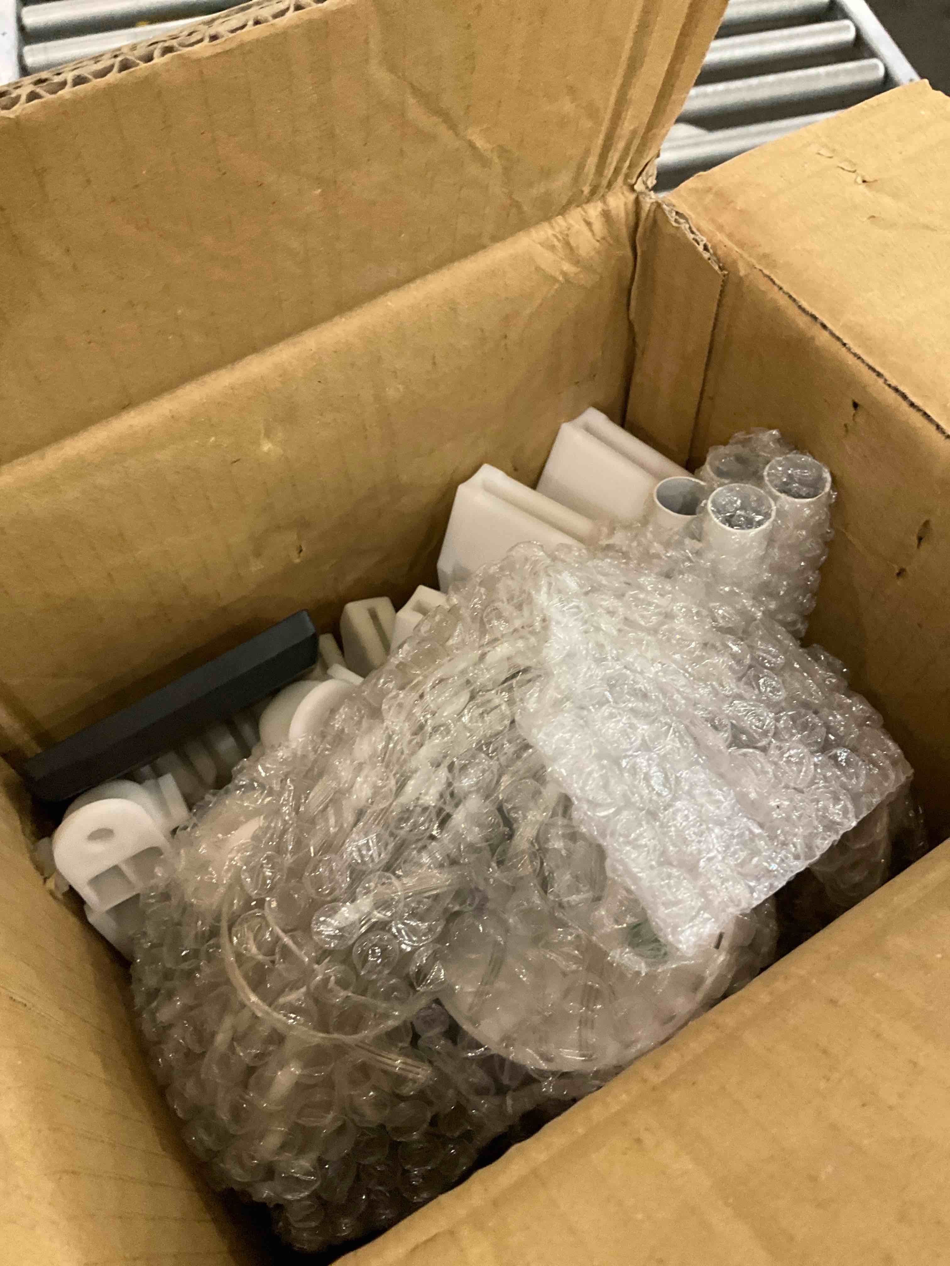 https://s3.amazonaws.com/lotting-images-prod/bidfta/PNK2477125_1751297388866.jpeg