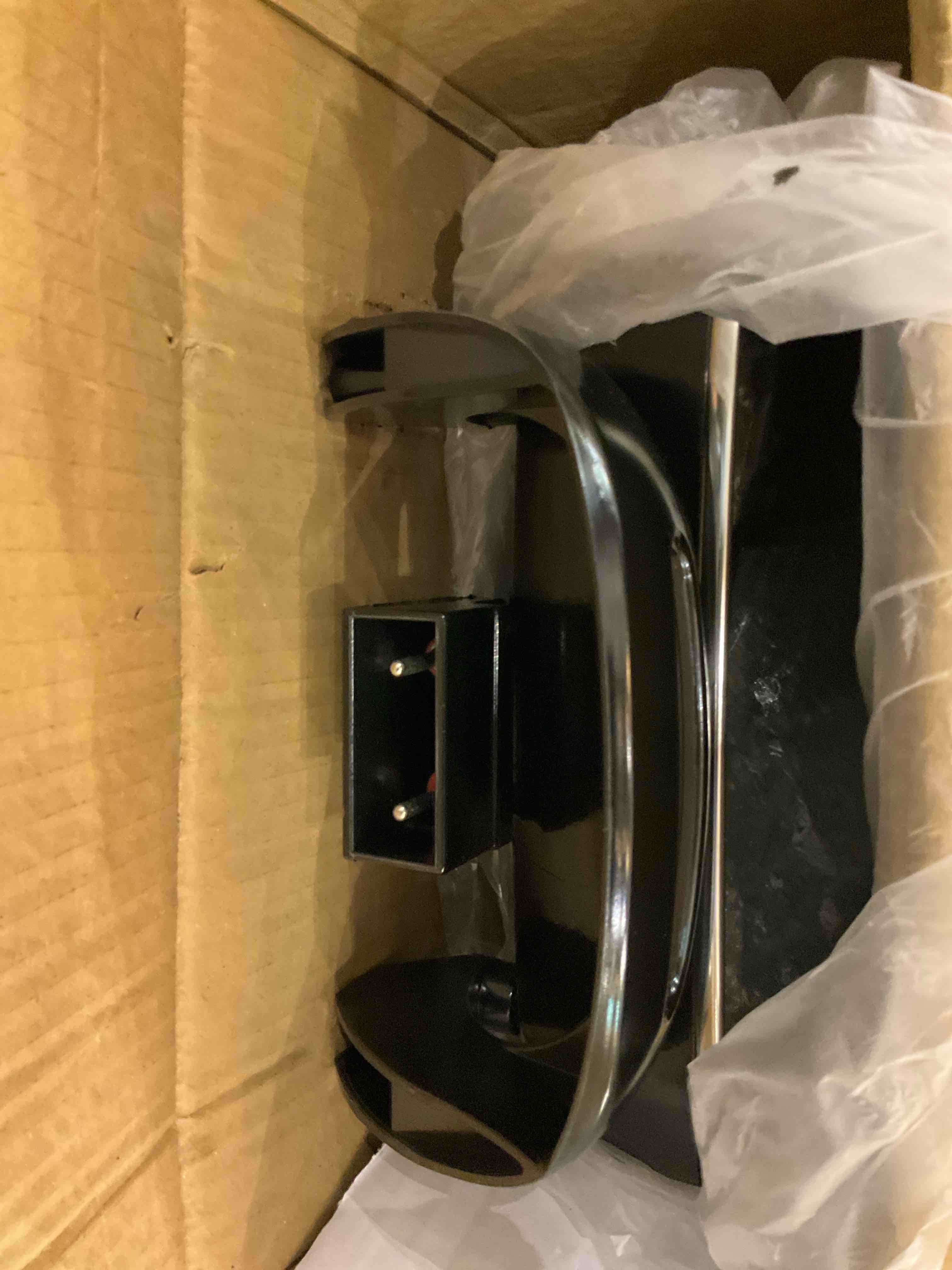 https://s3.amazonaws.com/lotting-images-prod/bidfta/PNK2477133_1751297243243.jpeg