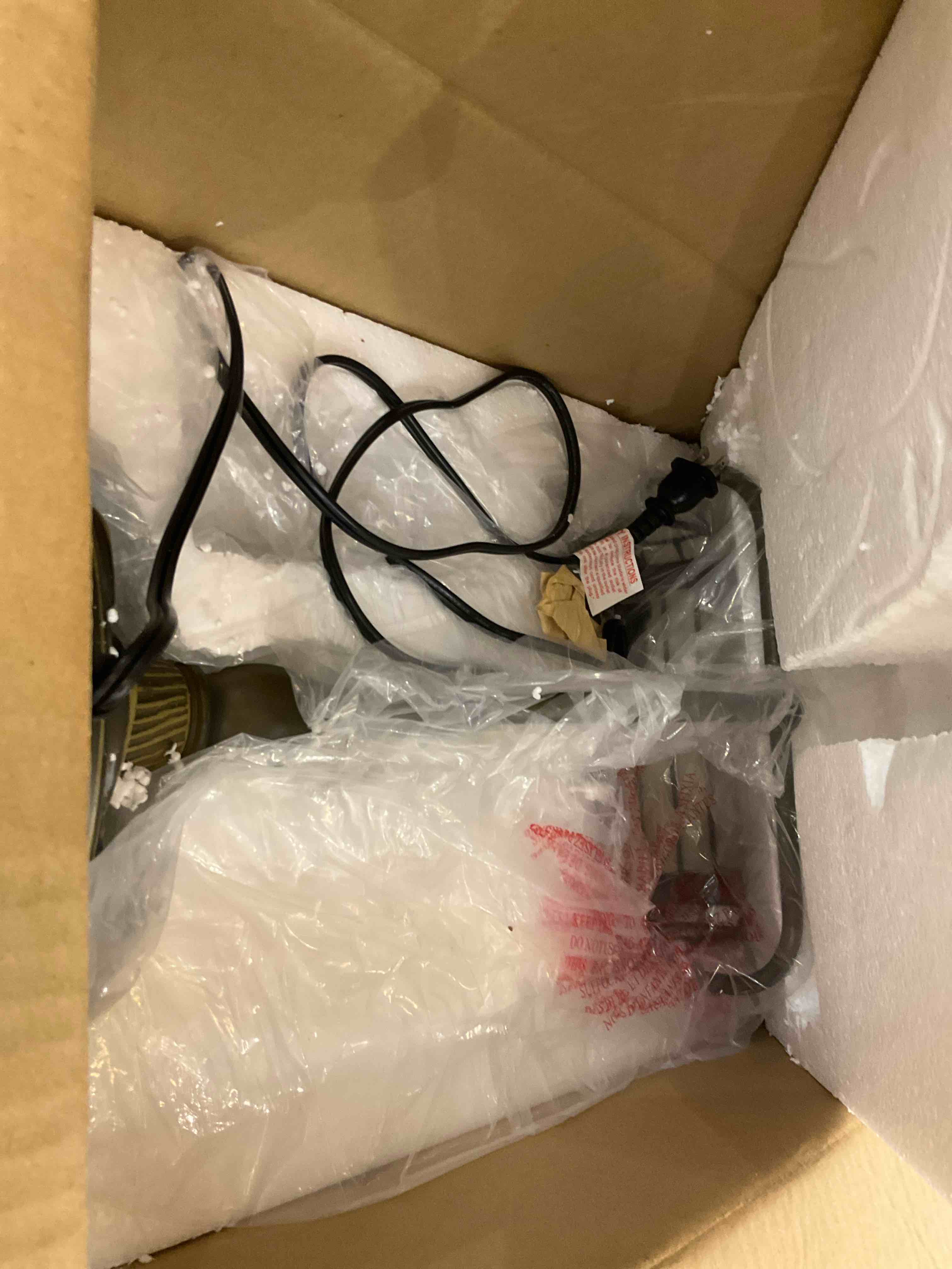 https://s3.amazonaws.com/lotting-images-prod/bidfta/PNK2477486_1751304401902.jpeg