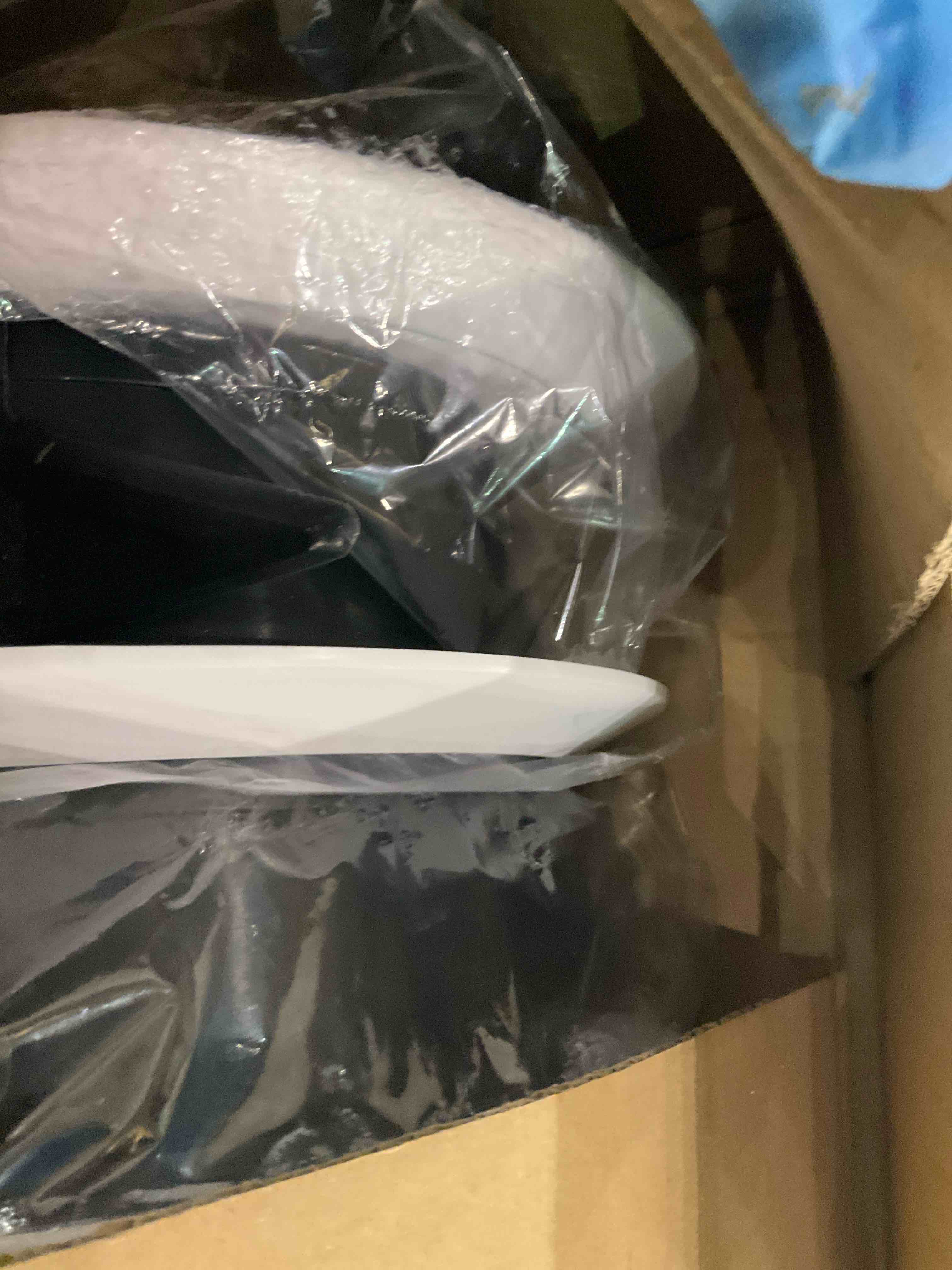 https://s3.amazonaws.com/lotting-images-prod/bidfta/PNK2477897_1751370434882.jpeg