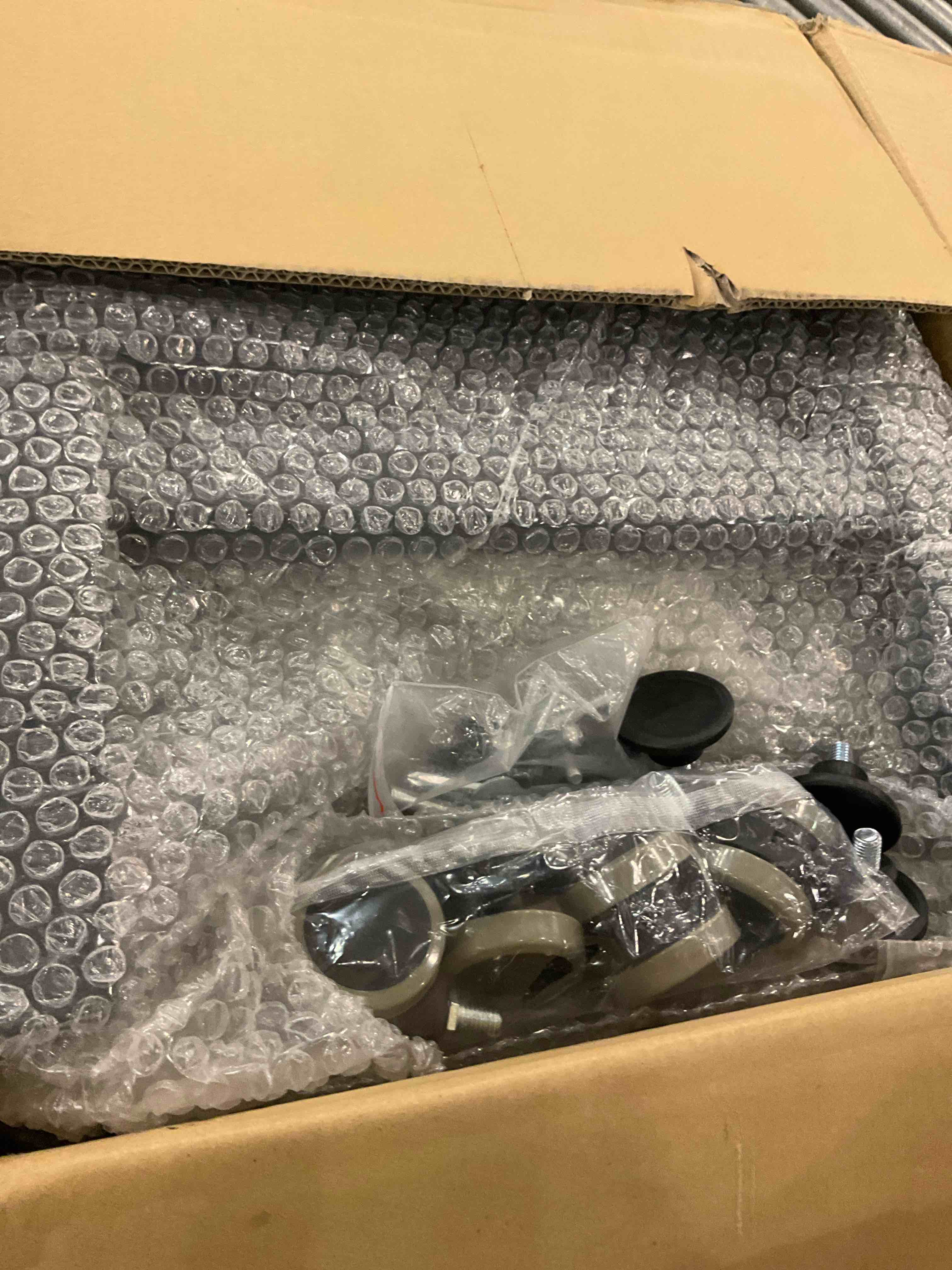 https://s3.amazonaws.com/lotting-images-prod/bidfta/PNK2478065_1751374089444.jpeg