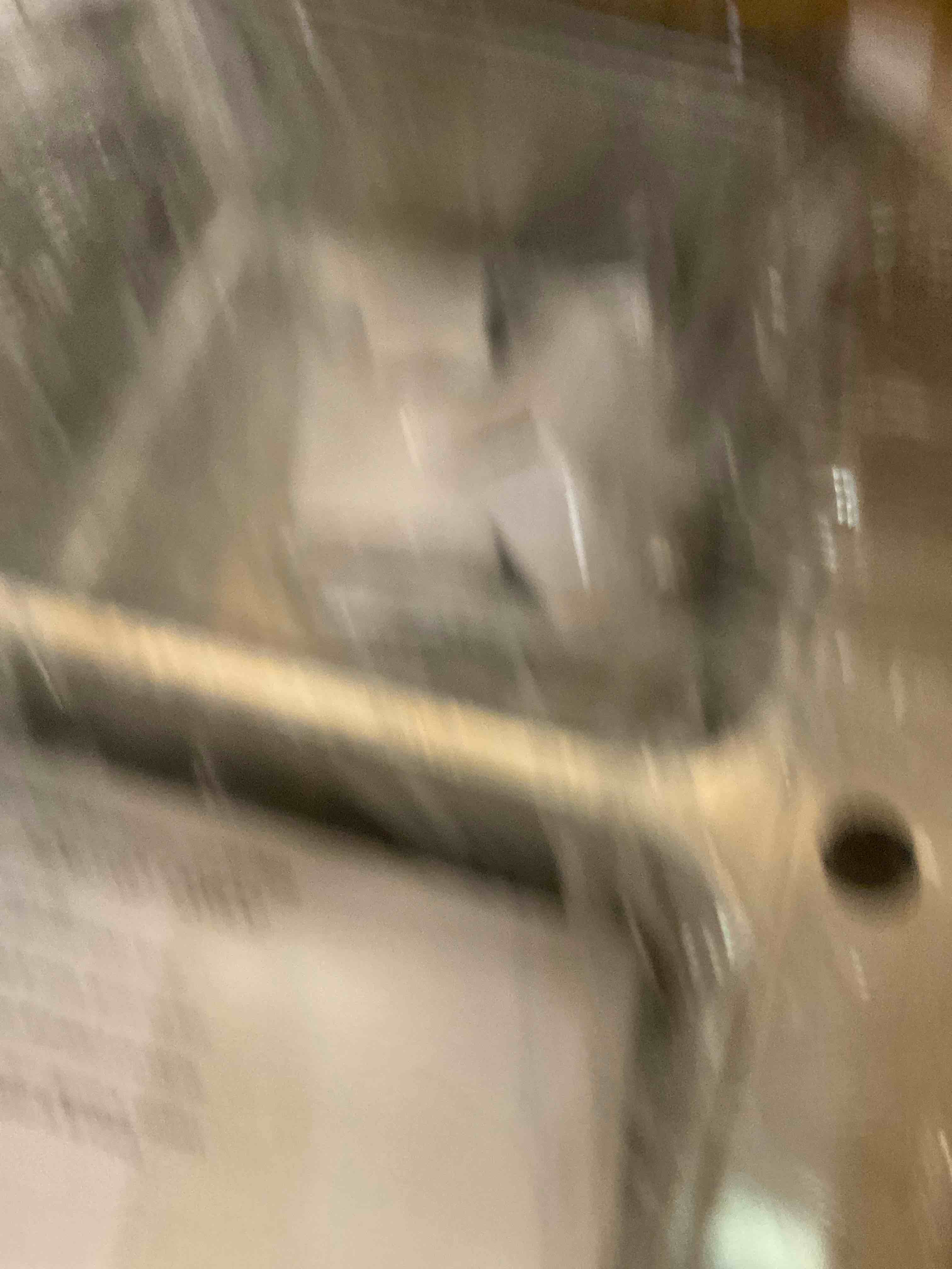 https://s3.amazonaws.com/lotting-images-prod/bidfta/PNK2478509_1751382815918.jpeg