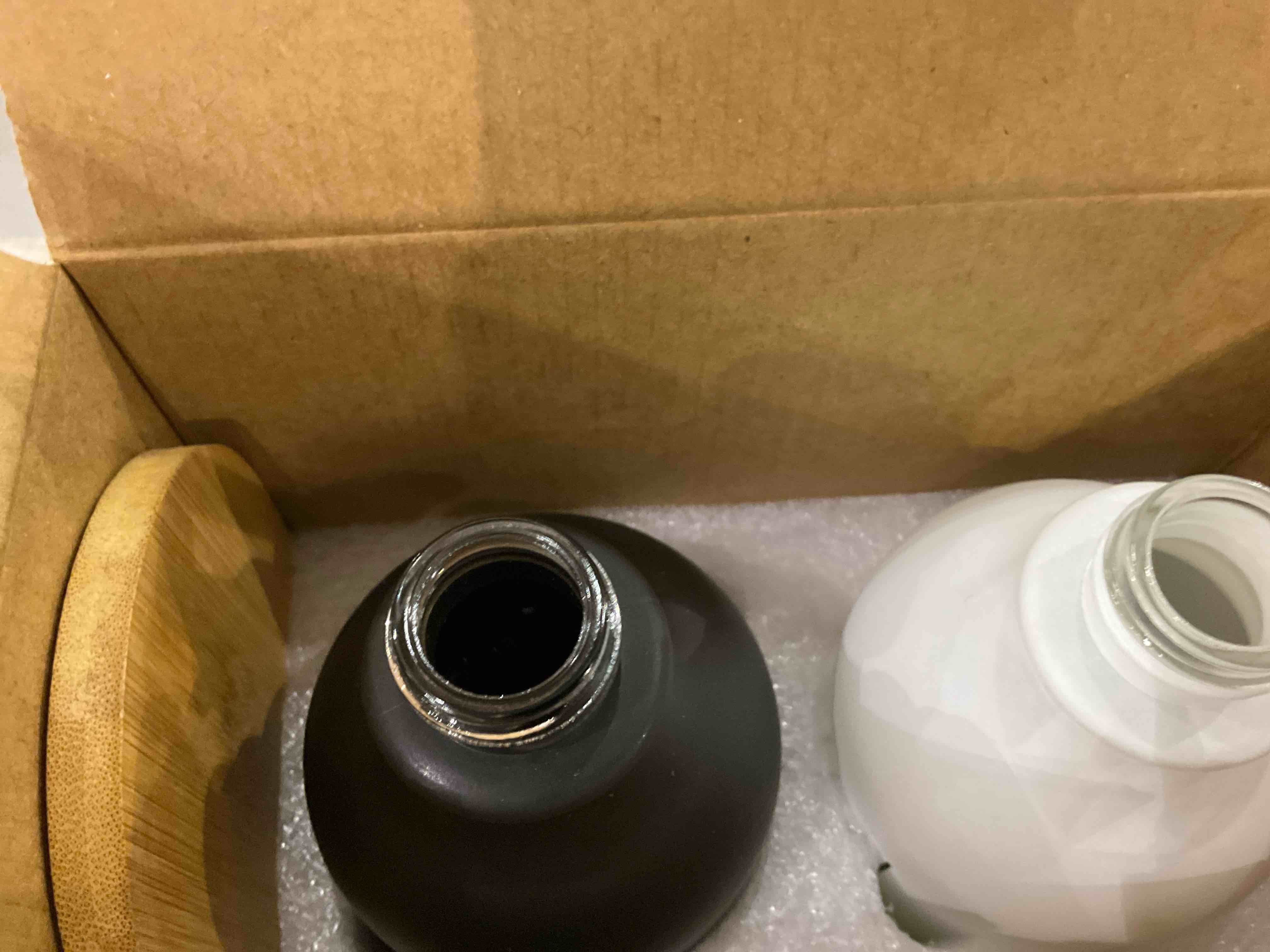 Bathroom Soap Dispenser Set, 16 oz Hand Soap and Lotion Dispenser Set with Bamboo Tray, Suitable for Black and White Kitchen Decor. (White and Black) Black(hands) White(lotion)