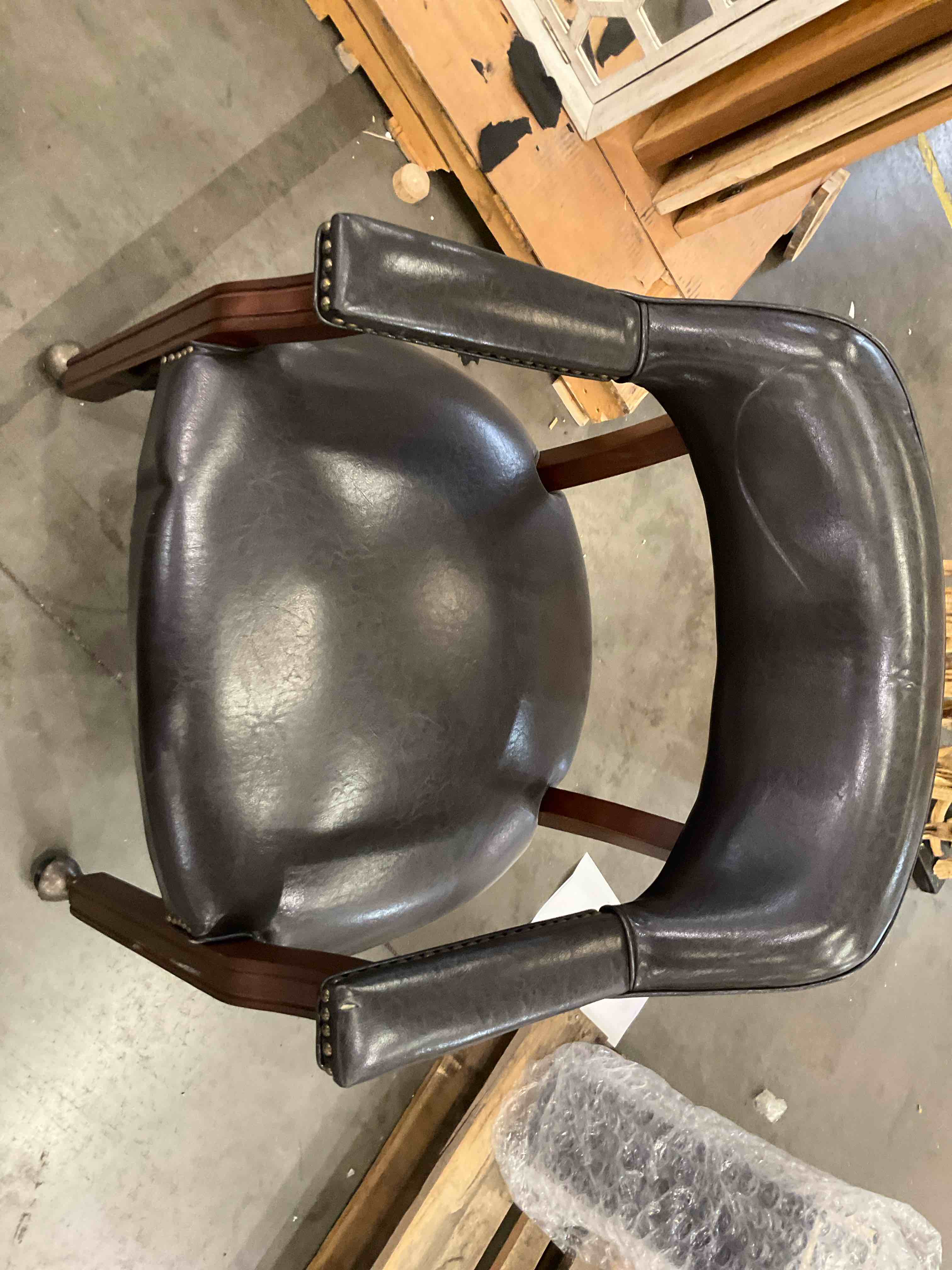 leather rolling chair 