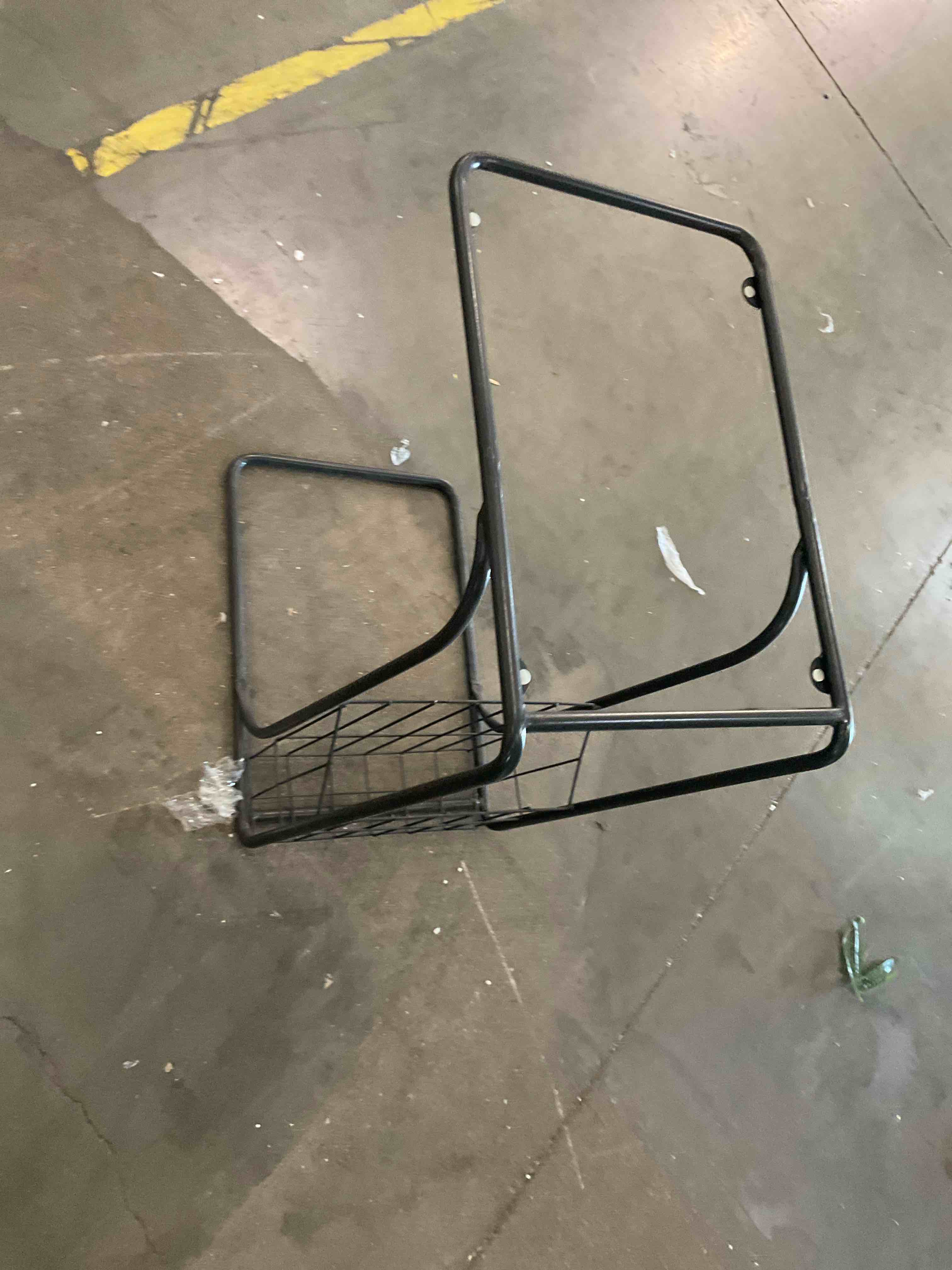 Black table base no table top 