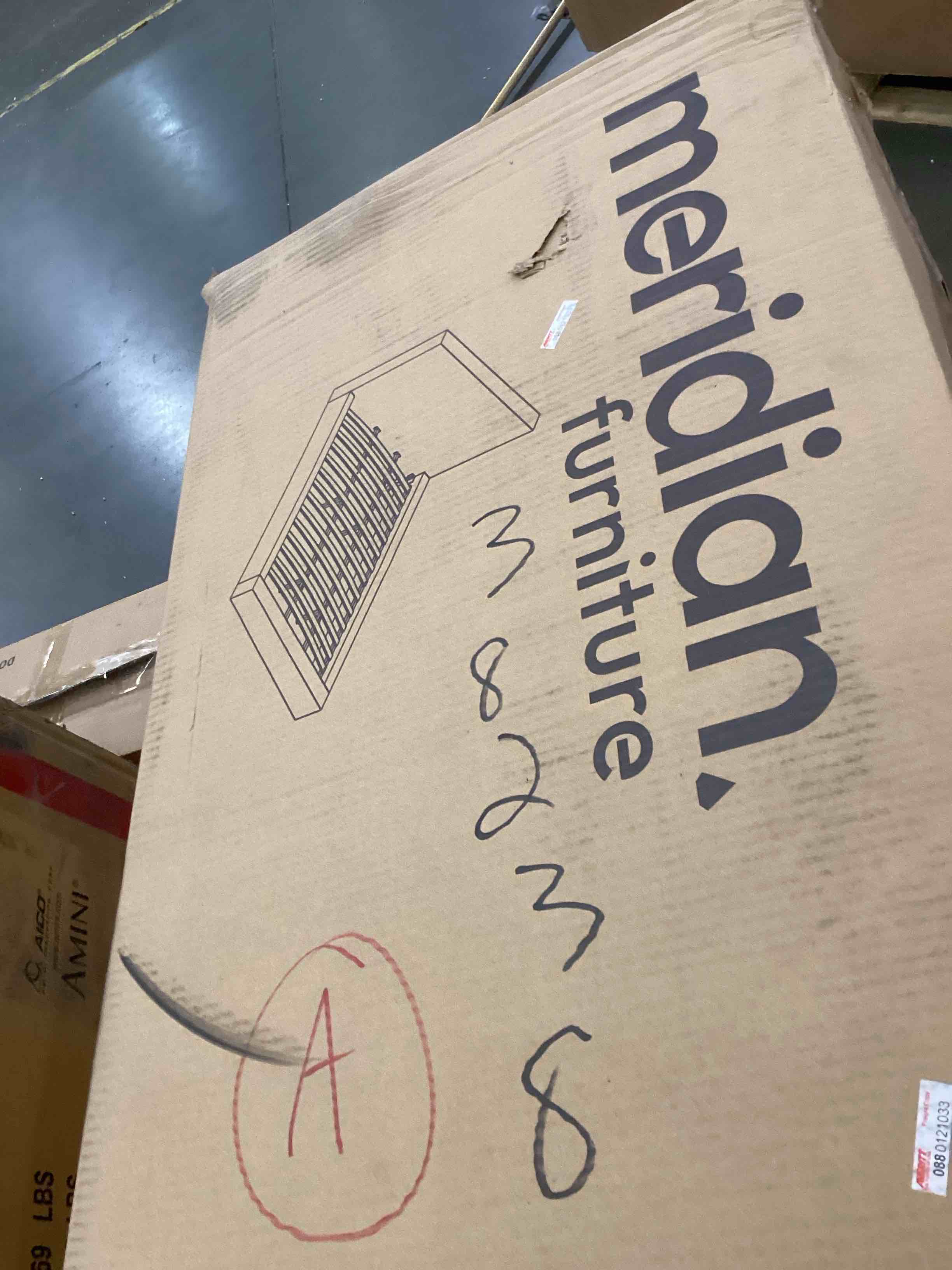 https://s3.amazonaws.com/lotting-images-prod/bidfta/PNK2480176_1752079234053.jpeg