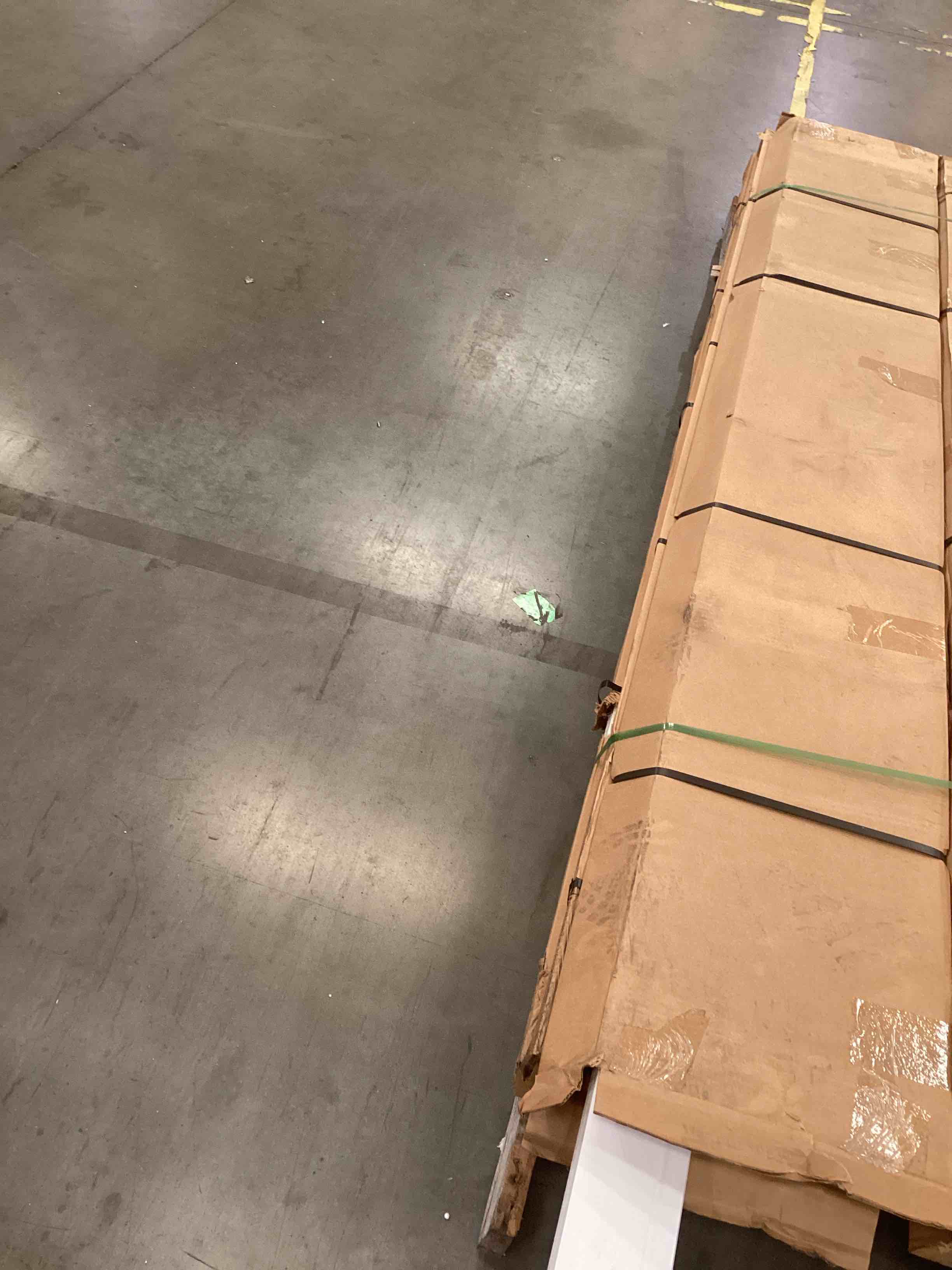 https://s3.amazonaws.com/lotting-images-prod/bidfta/PNK2480756_1752597604178.jpeg