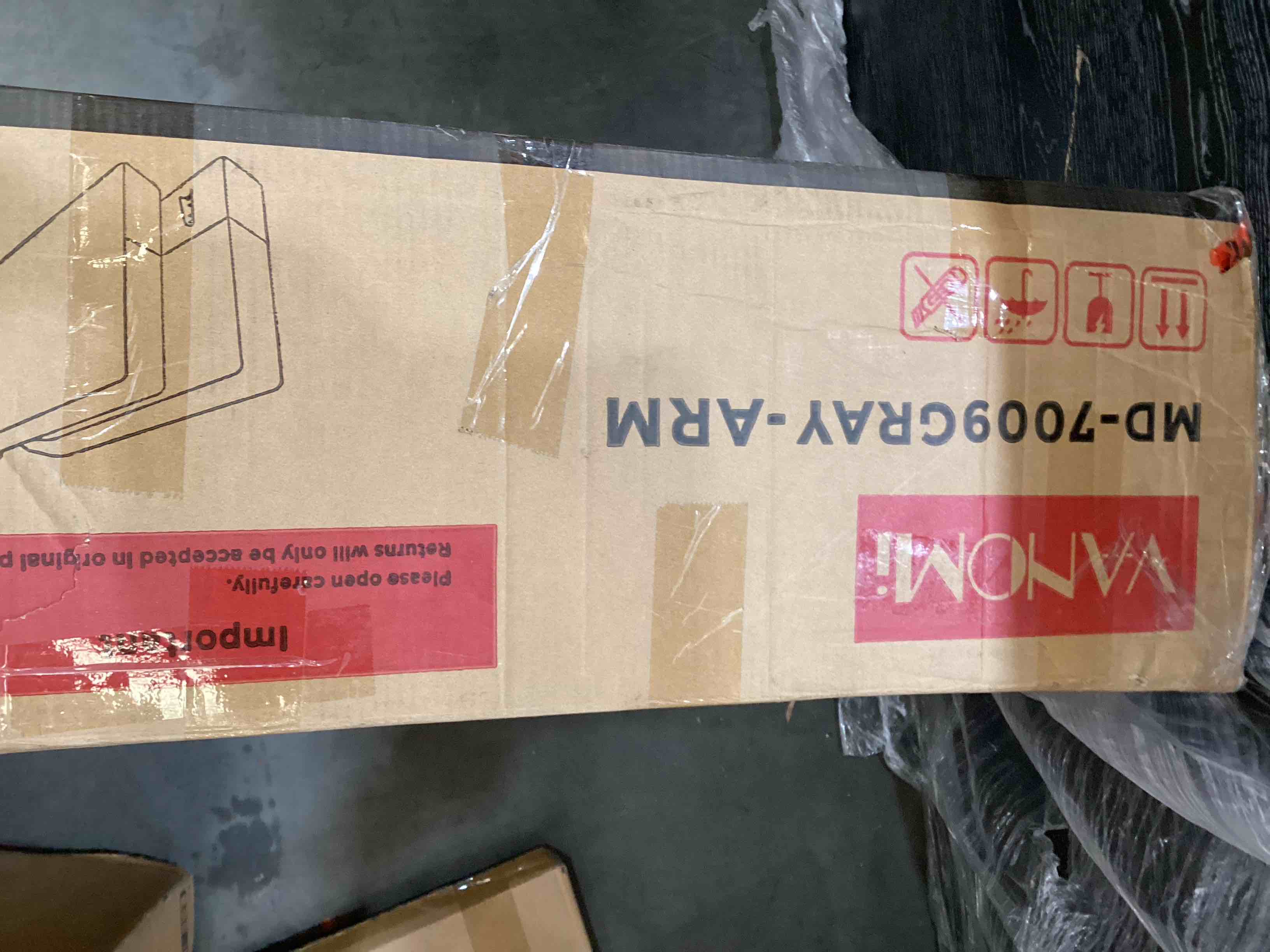 https://s3.amazonaws.com/lotting-images-prod/bidfta/PNK2480933_1753276265023.jpeg
