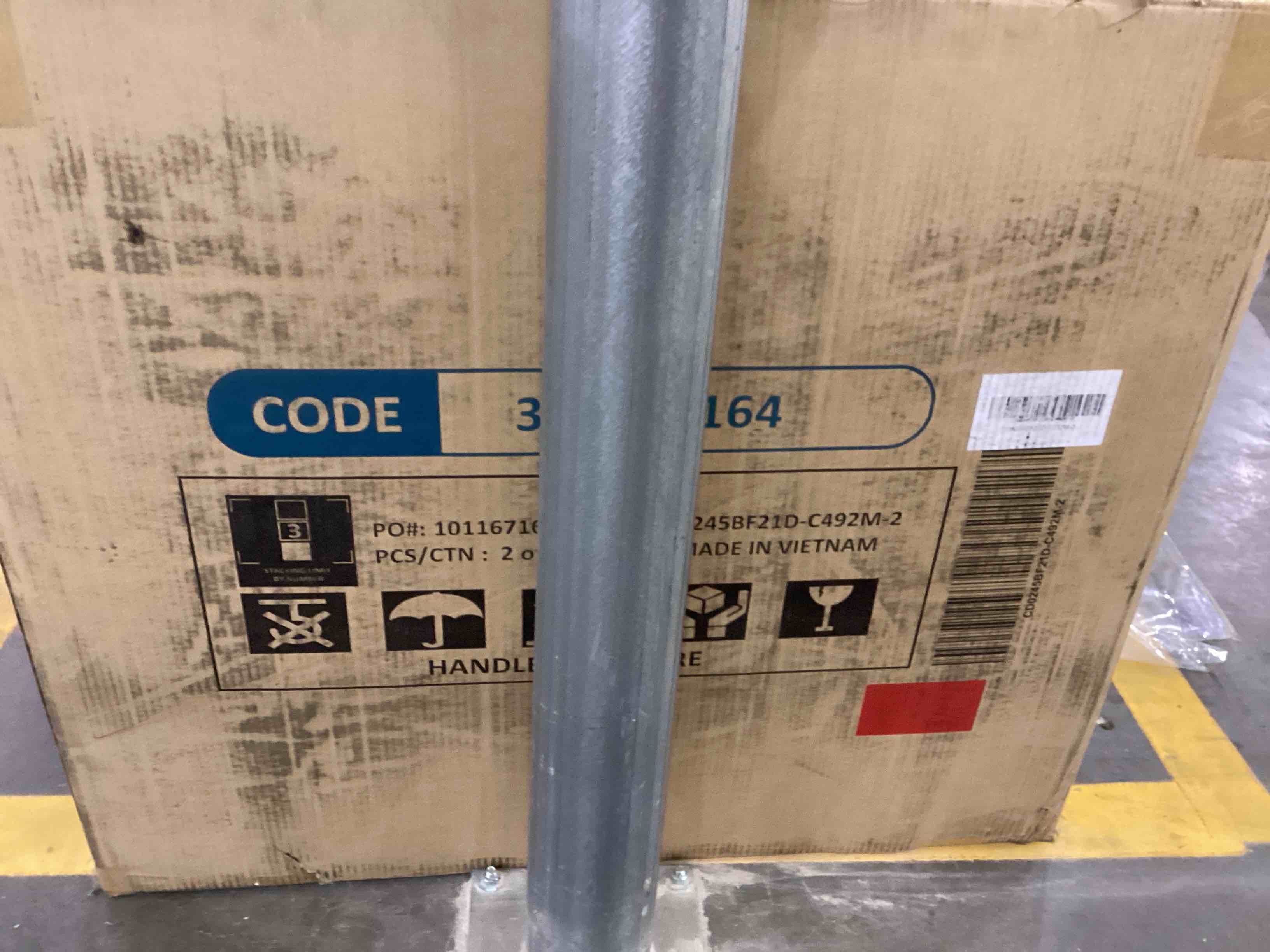 https://s3.amazonaws.com/lotting-images-prod/bidfta/PNK2480950_1753278928552.jpeg