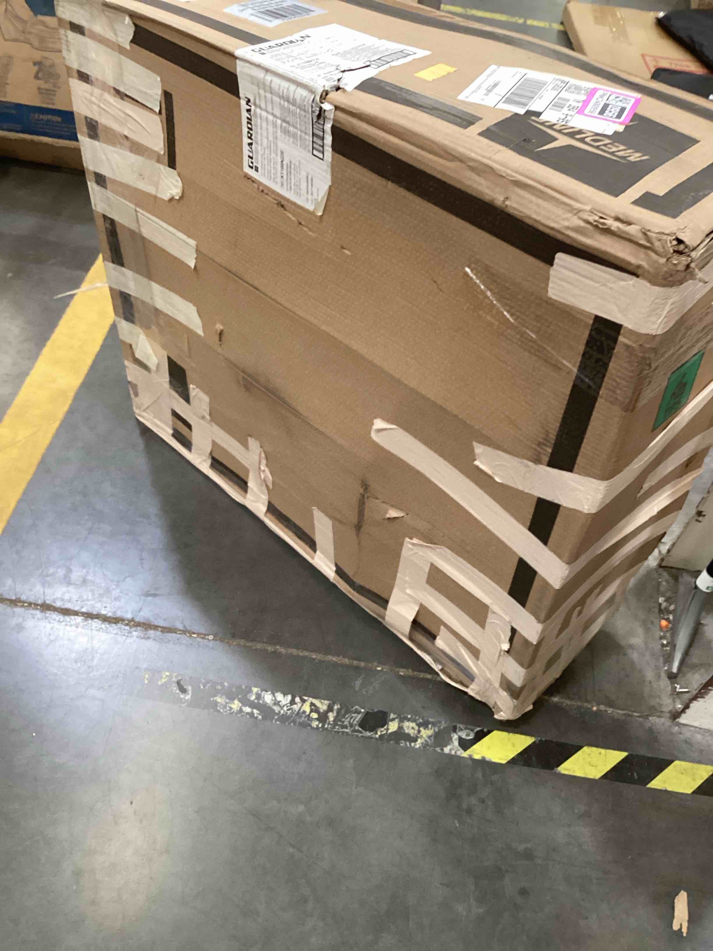 https://s3.amazonaws.com/lotting-images-prod/bidfta/PNK2480956_1753285548371.jpeg