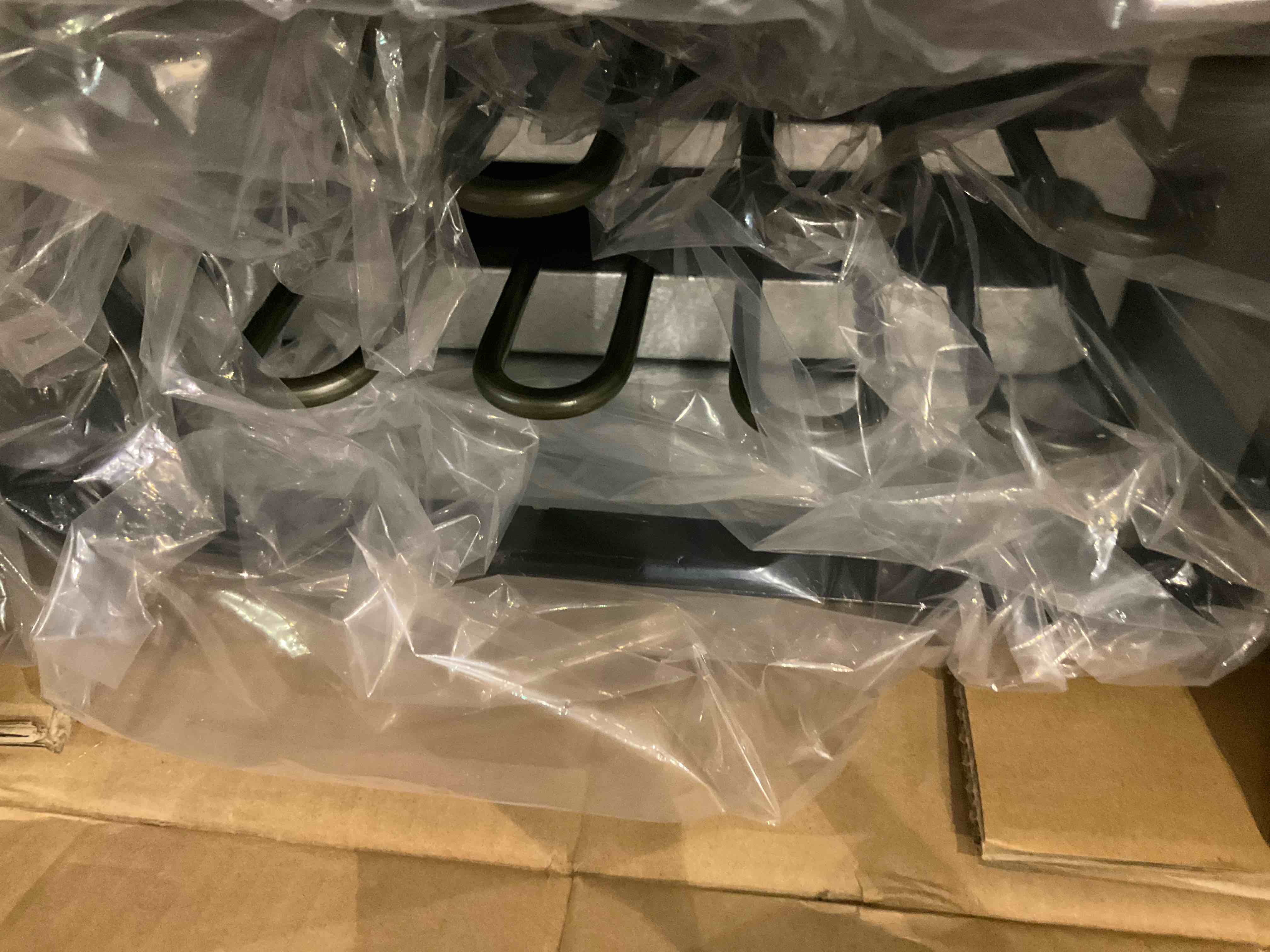 https://s3.amazonaws.com/lotting-images-prod/bidfta/PNK2482775_1751556664356.jpeg
