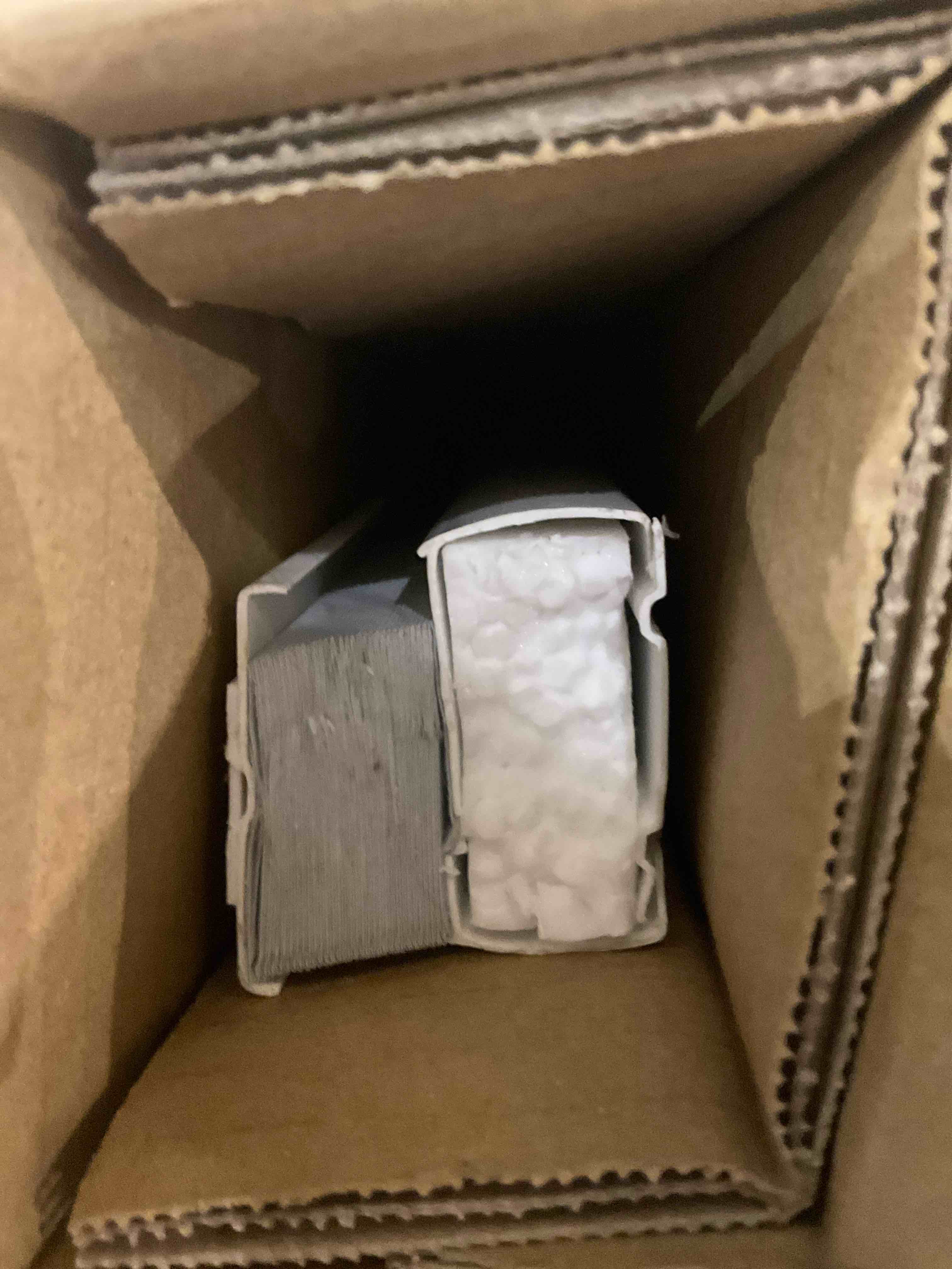 https://s3.amazonaws.com/lotting-images-prod/bidfta/PNK2482861_1751558026861.jpeg