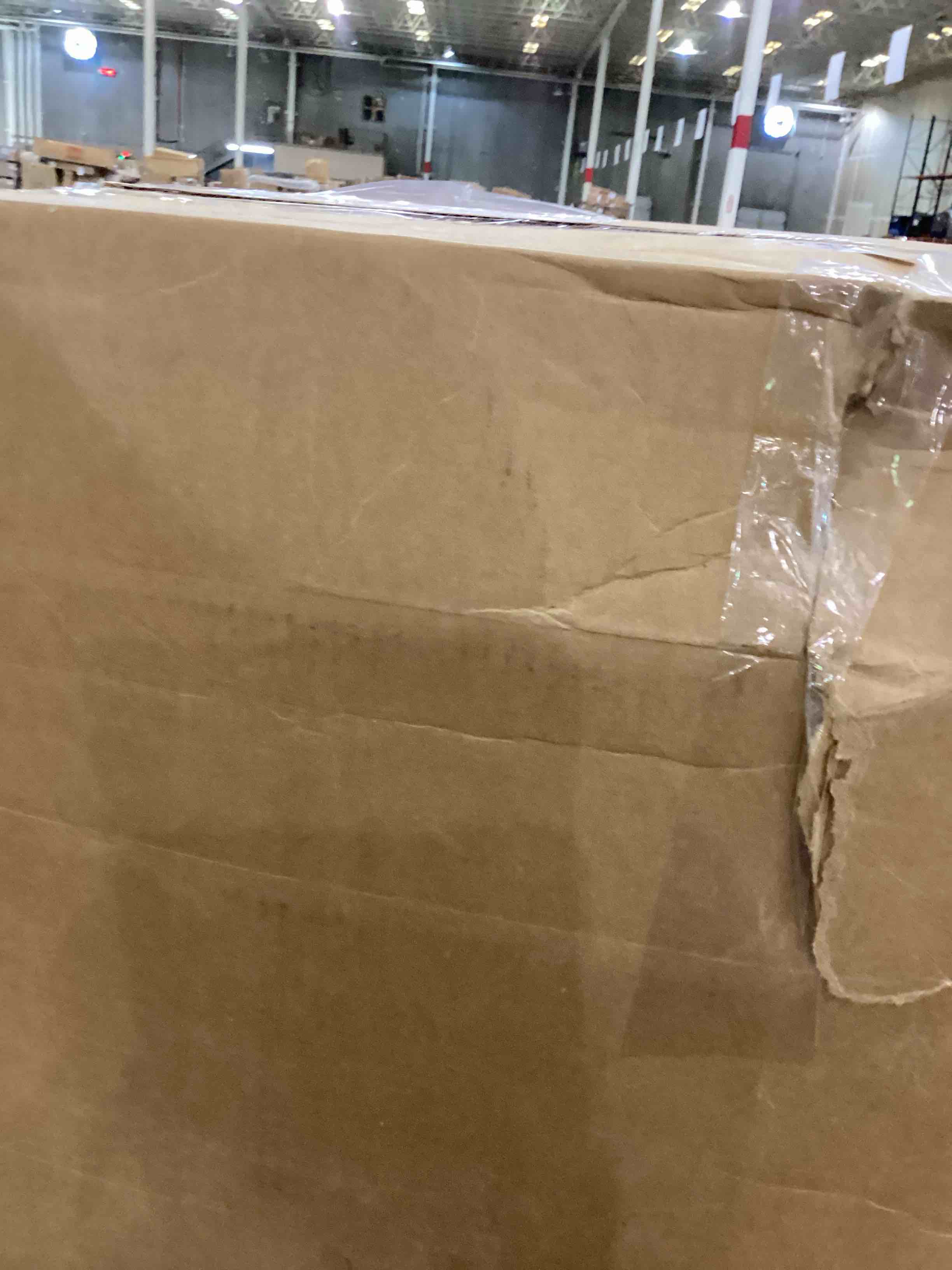 https://s3.amazonaws.com/lotting-images-prod/bidfta/PNK2482898_1752583721480.jpeg
