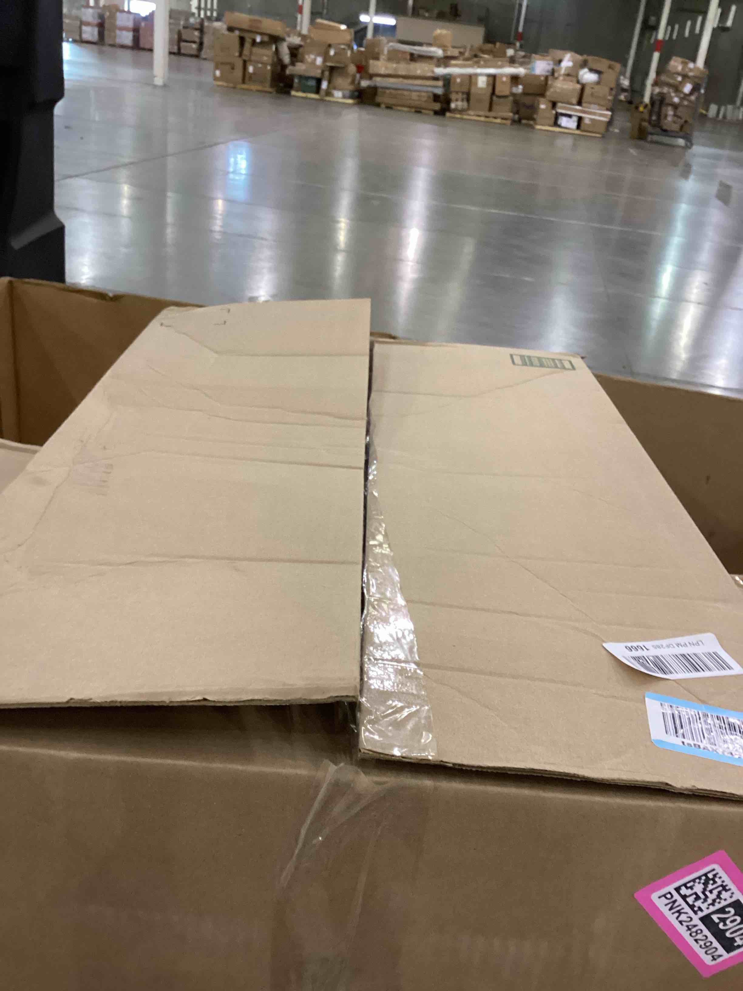 https://s3.amazonaws.com/lotting-images-prod/bidfta/PNK2482904_1752583519909.jpeg
