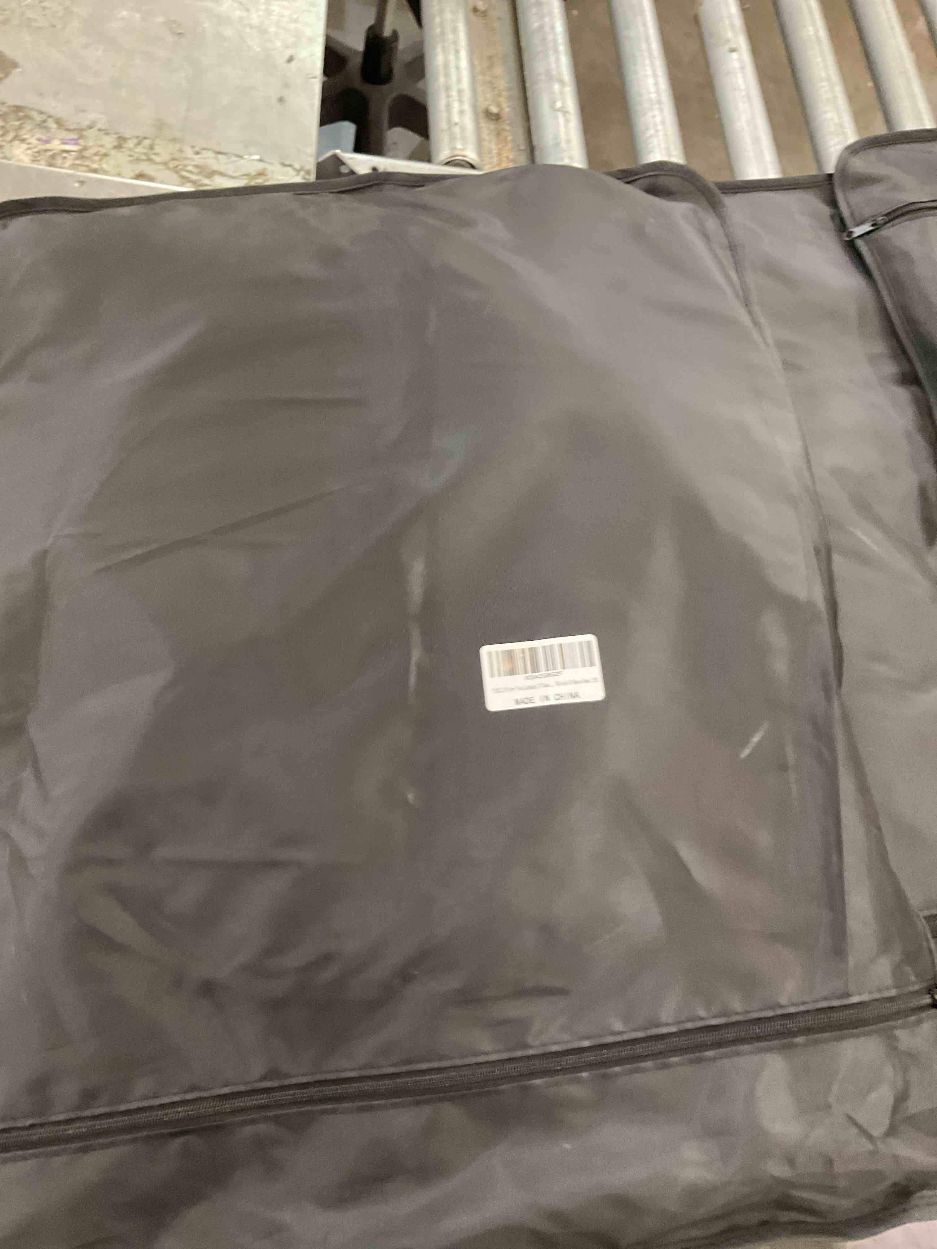https://s3.amazonaws.com/lotting-images-prod/bidfta/PNK2482958_1751563121566.jpeg