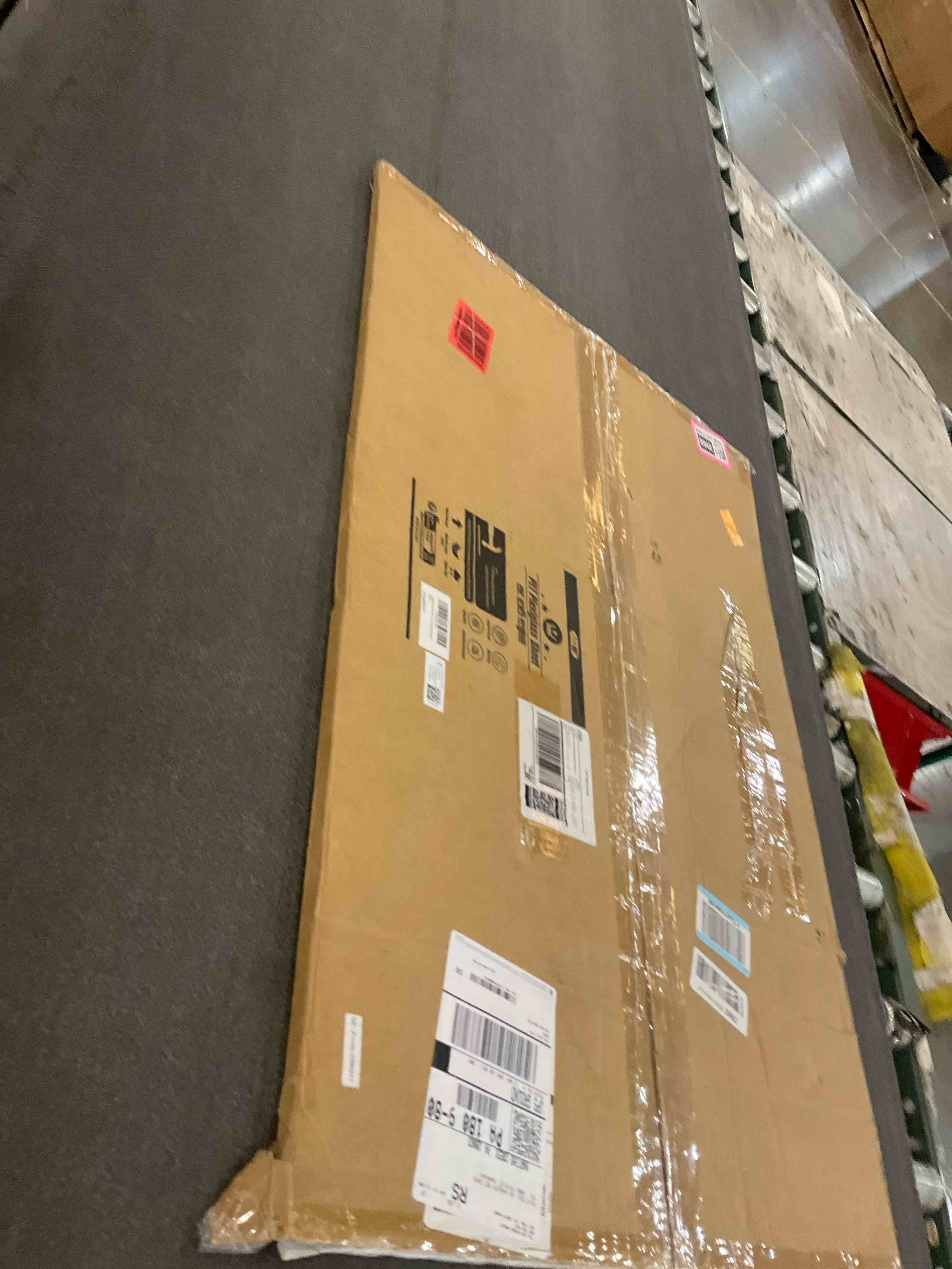 https://s3.amazonaws.com/lotting-images-prod/bidfta/PNK2482968_1751564024430.jpeg