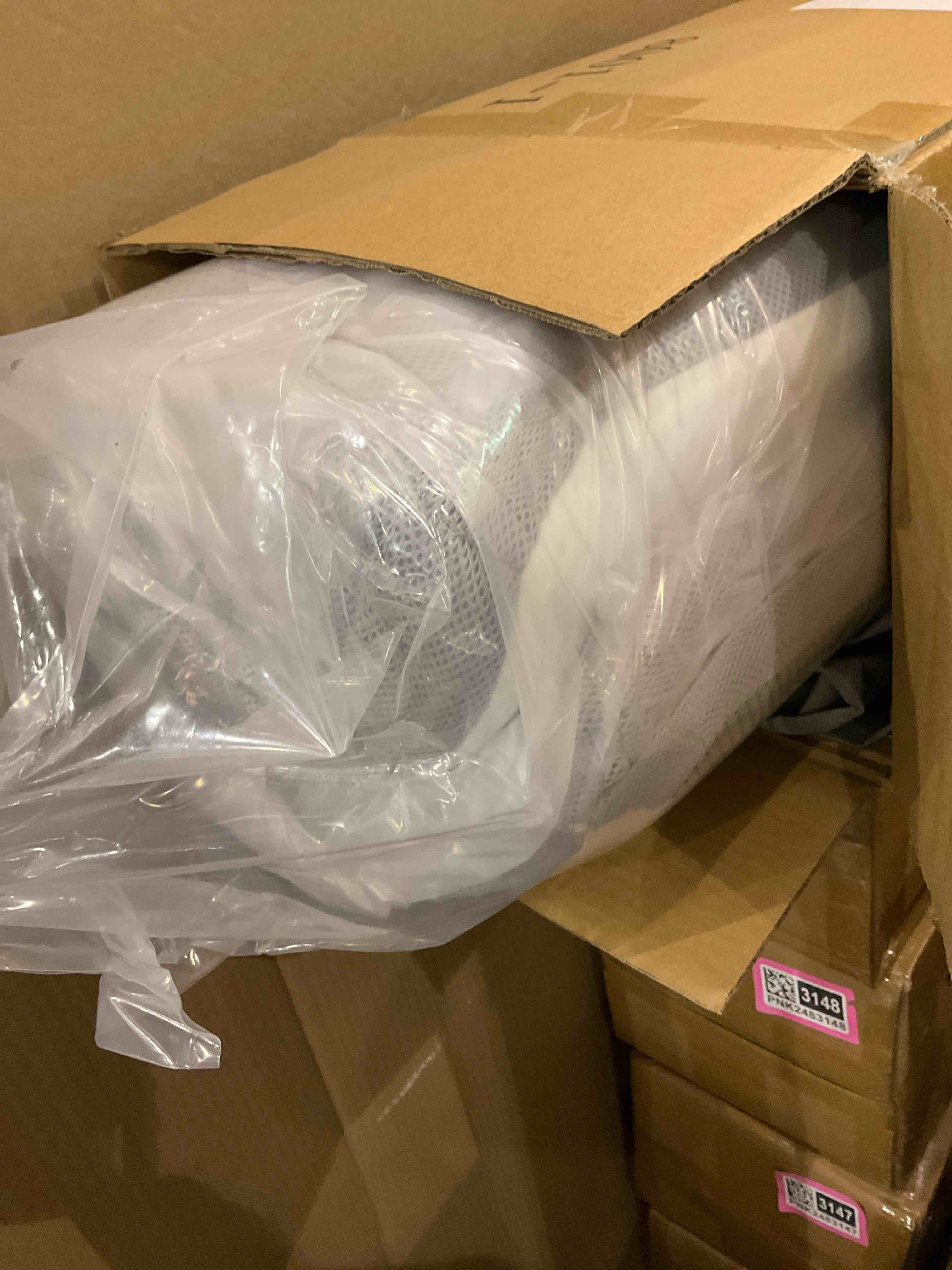 https://s3.amazonaws.com/lotting-images-prod/bidfta/PNK2483147_1751890696086.jpeg