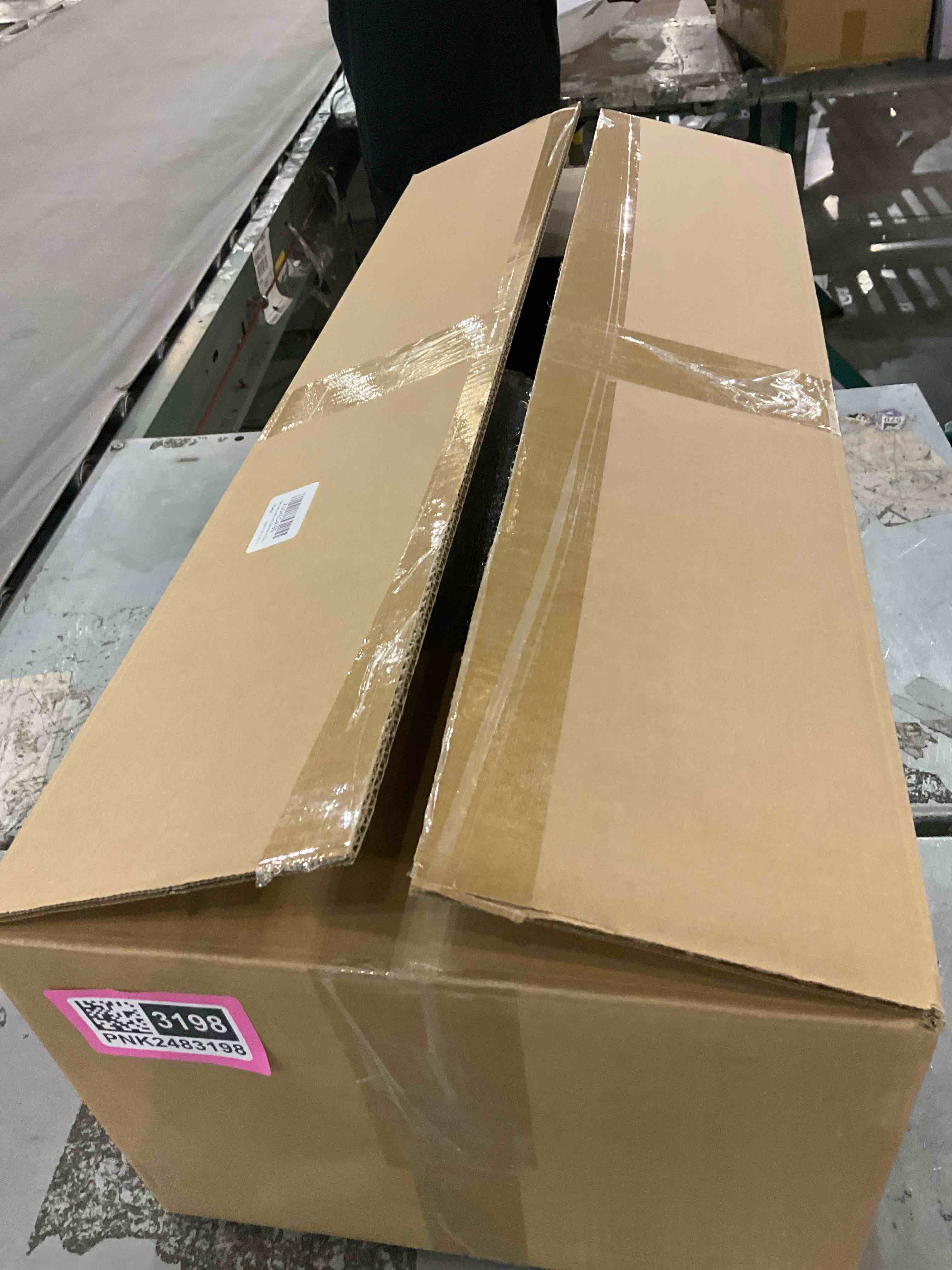 https://s3.amazonaws.com/lotting-images-prod/bidfta/PNK2483193_1751888527801.jpeg