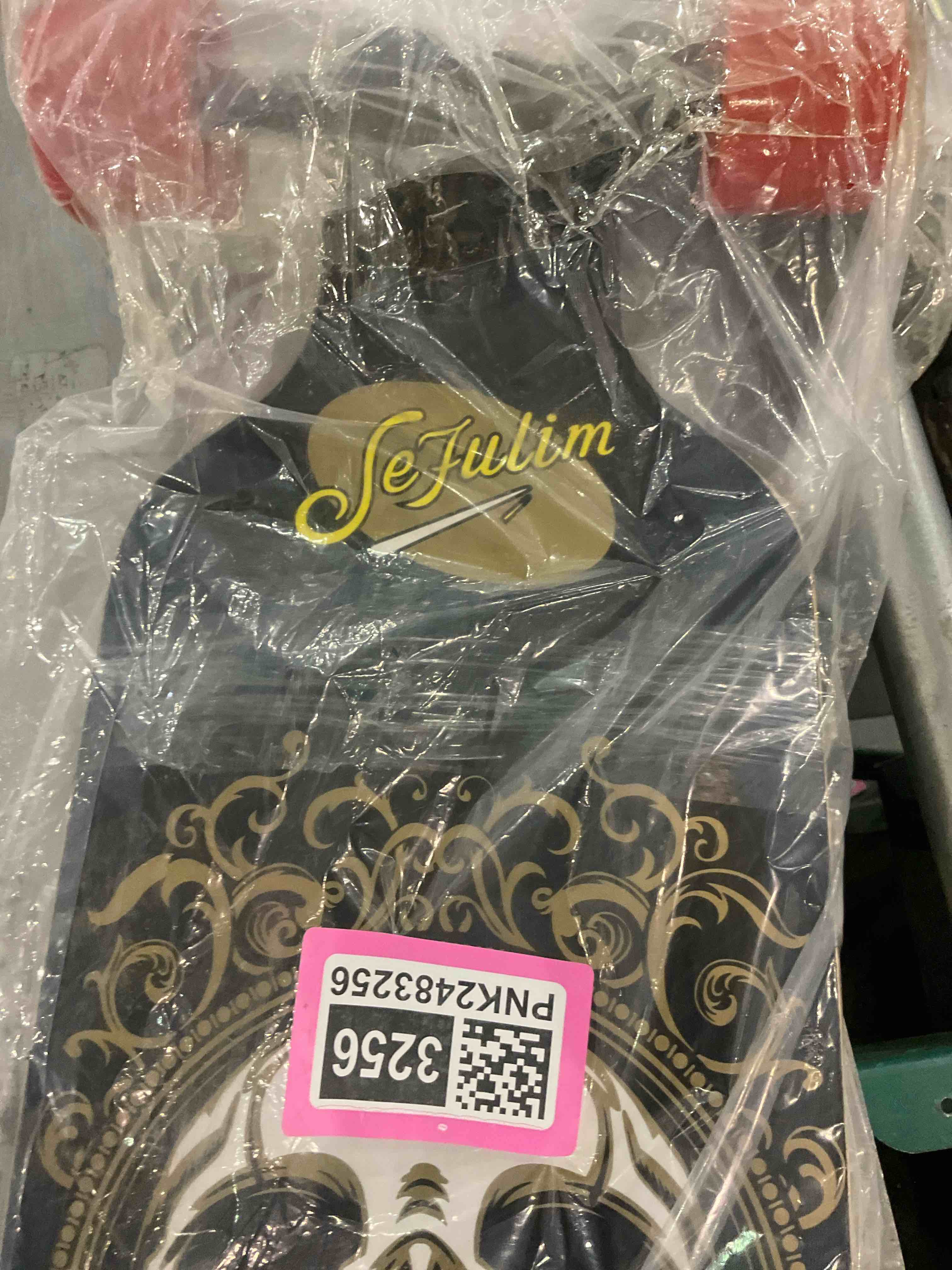 https://s3.amazonaws.com/lotting-images-prod/bidfta/PNK2483256_1751889046433.jpeg