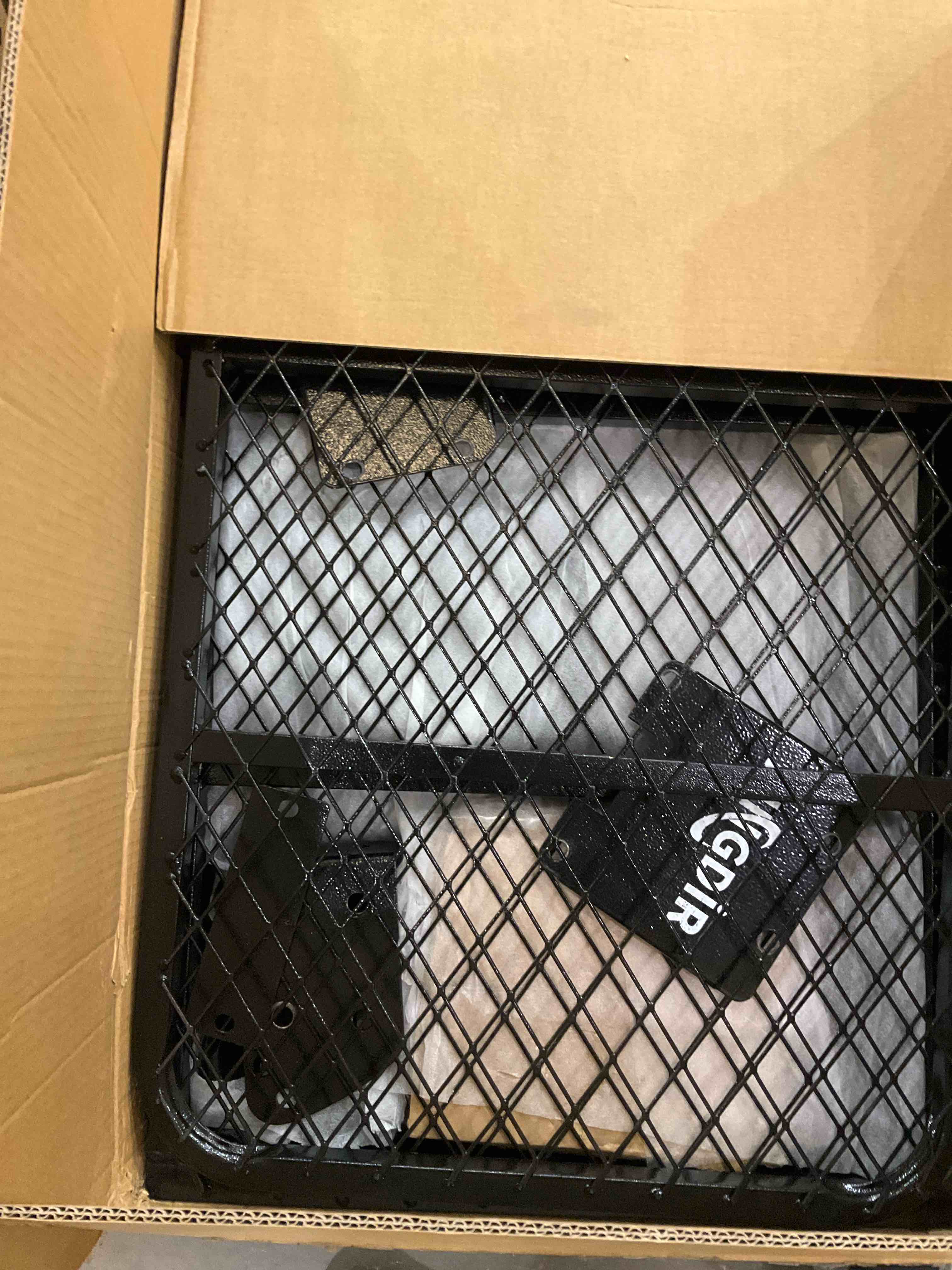 https://s3.amazonaws.com/lotting-images-prod/bidfta/PNK2483325_1751898093793.jpeg