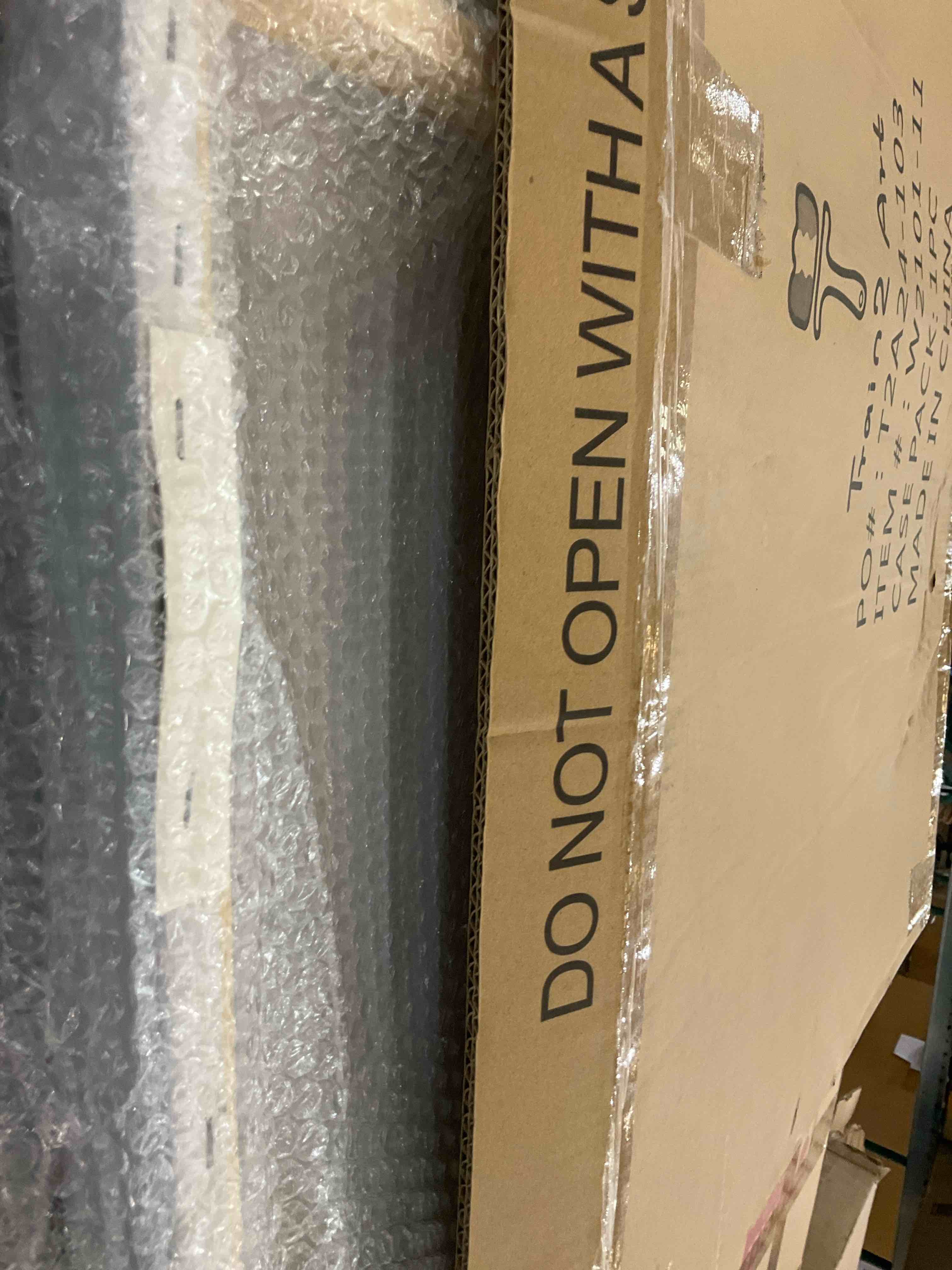 https://s3.amazonaws.com/lotting-images-prod/bidfta/PNK2483326_1751899333604.jpeg