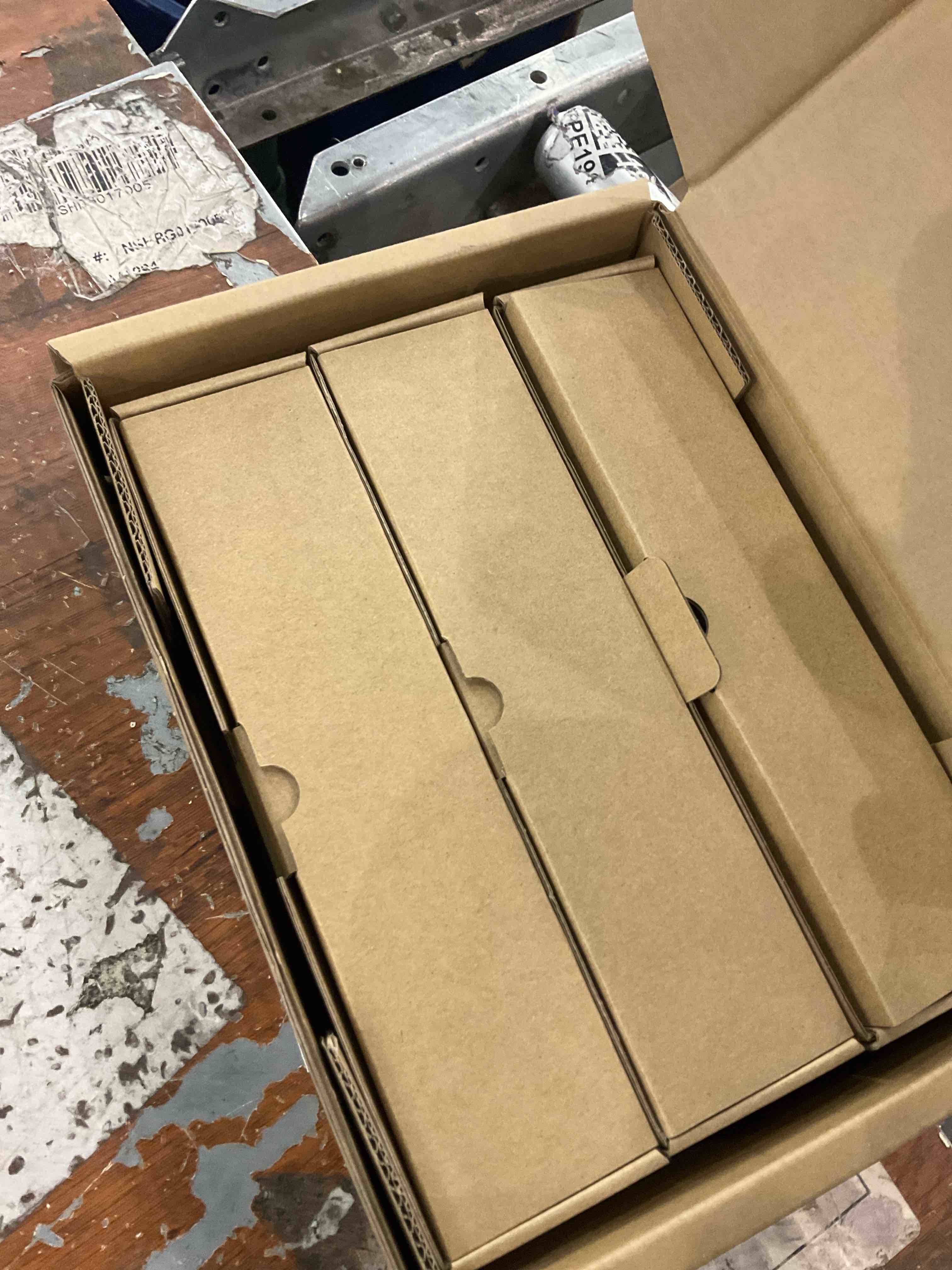 https://s3.amazonaws.com/lotting-images-prod/bidfta/PNK2483452_1751974488880.jpeg