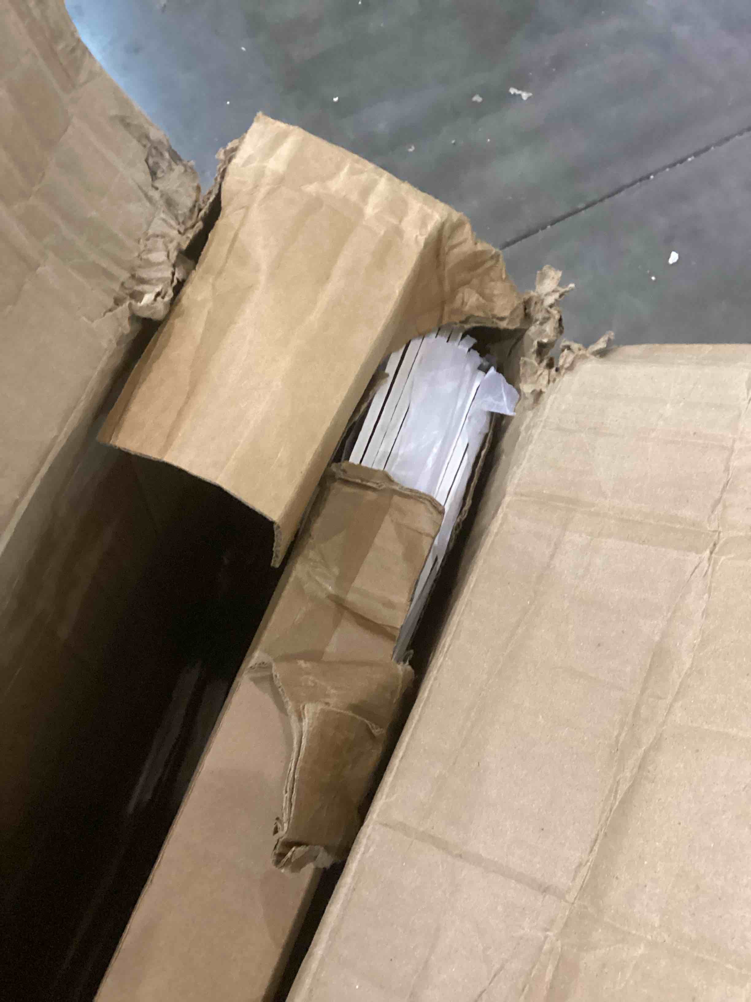https://s3.amazonaws.com/lotting-images-prod/bidfta/PNK2484153_1752669691944.jpeg