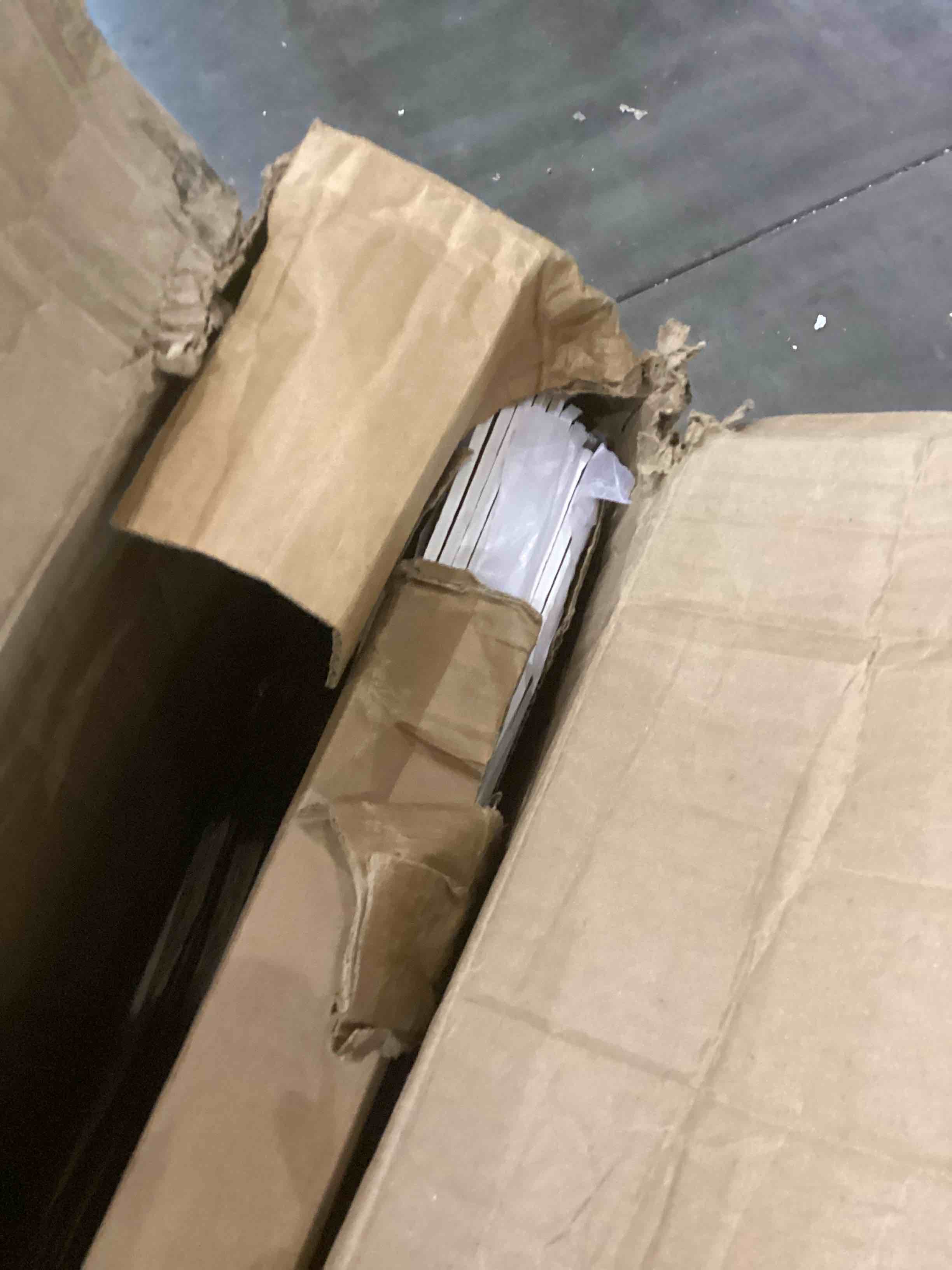 https://s3.amazonaws.com/lotting-images-prod/bidfta/PNK2484153_1752669693606.jpeg