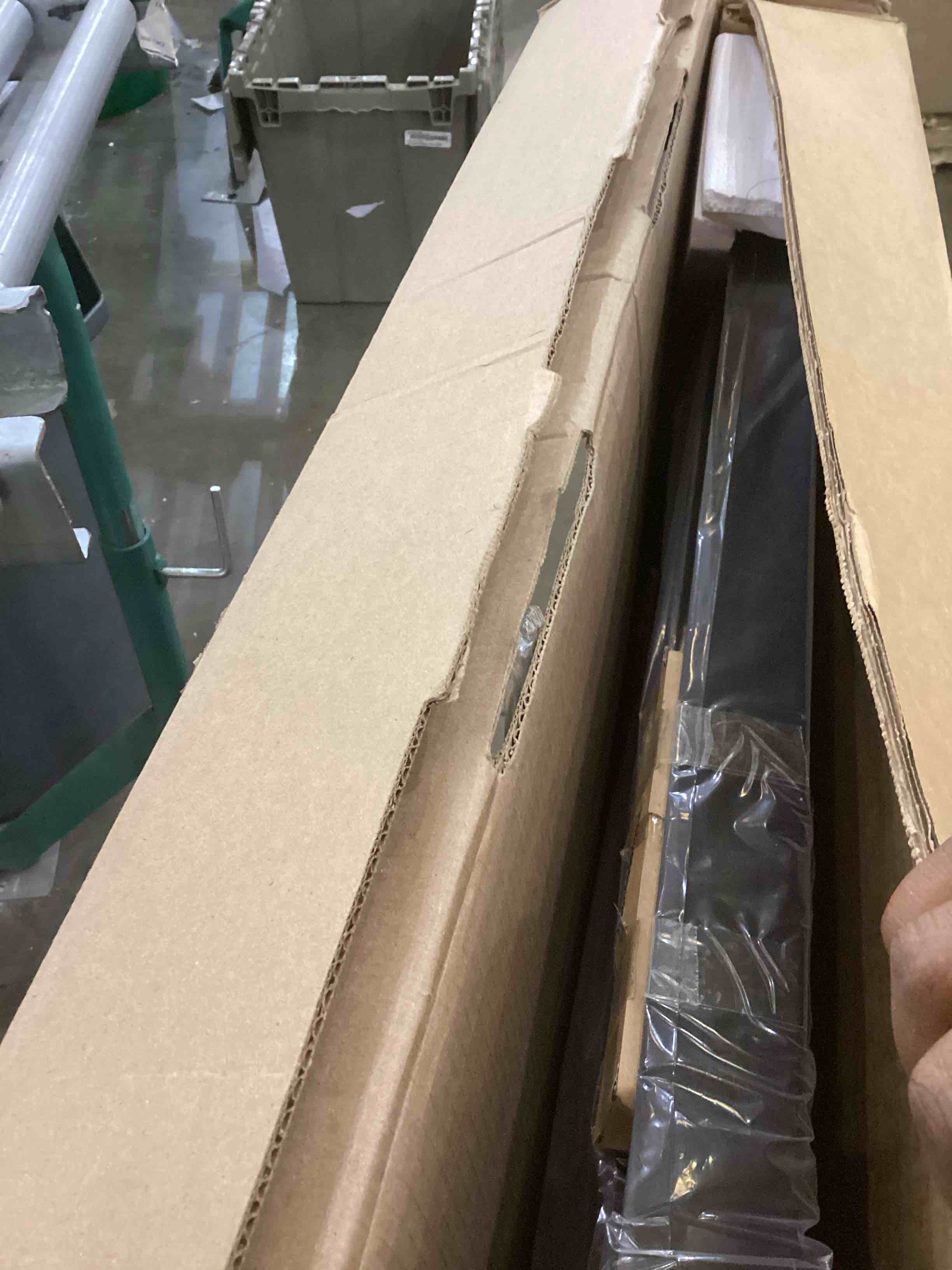https://s3.amazonaws.com/lotting-images-prod/bidfta/PNK2484161_1752672841353.jpeg