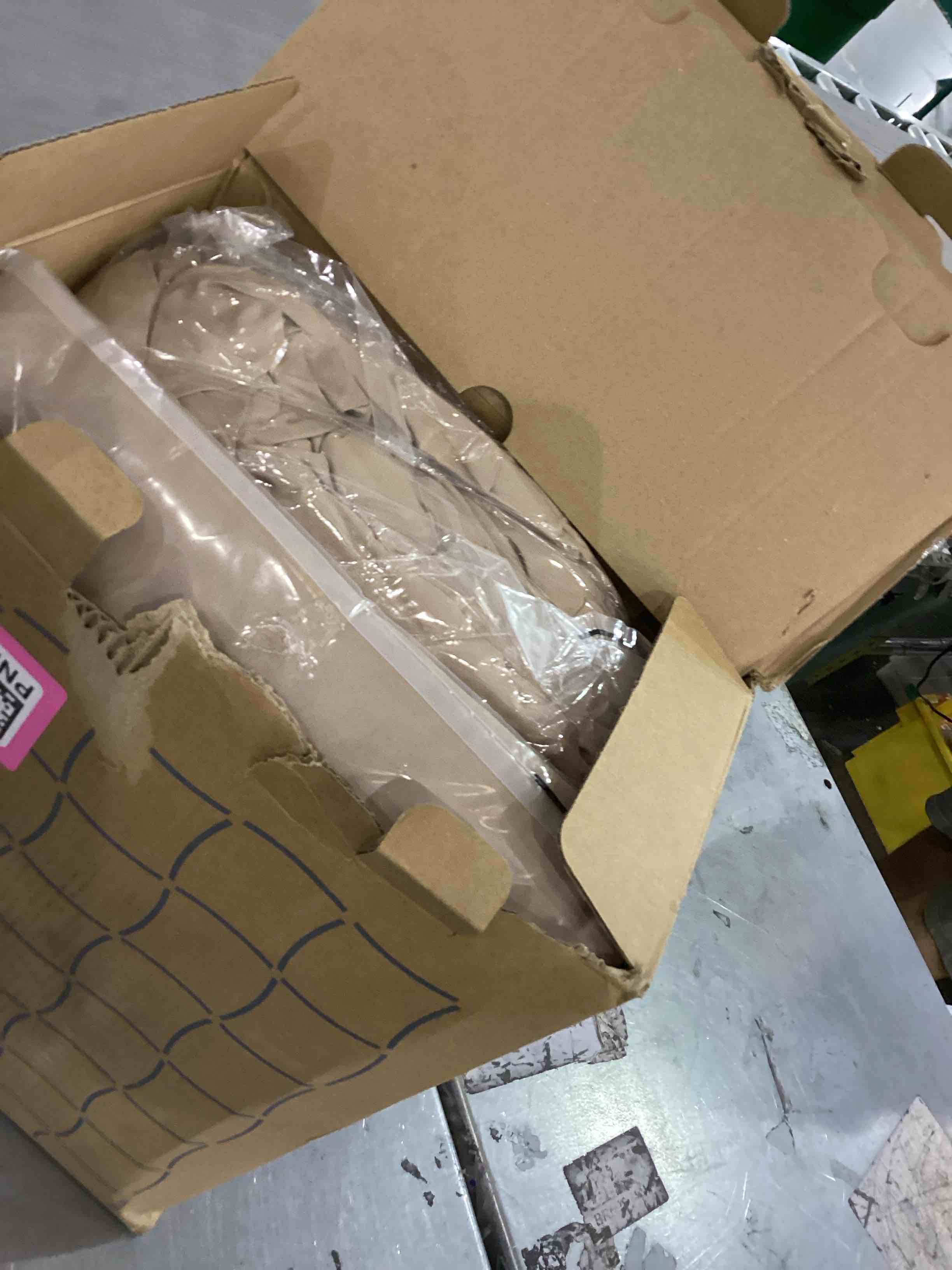 https://s3.amazonaws.com/lotting-images-prod/bidfta/PNK2484237_1752494434437.jpeg
