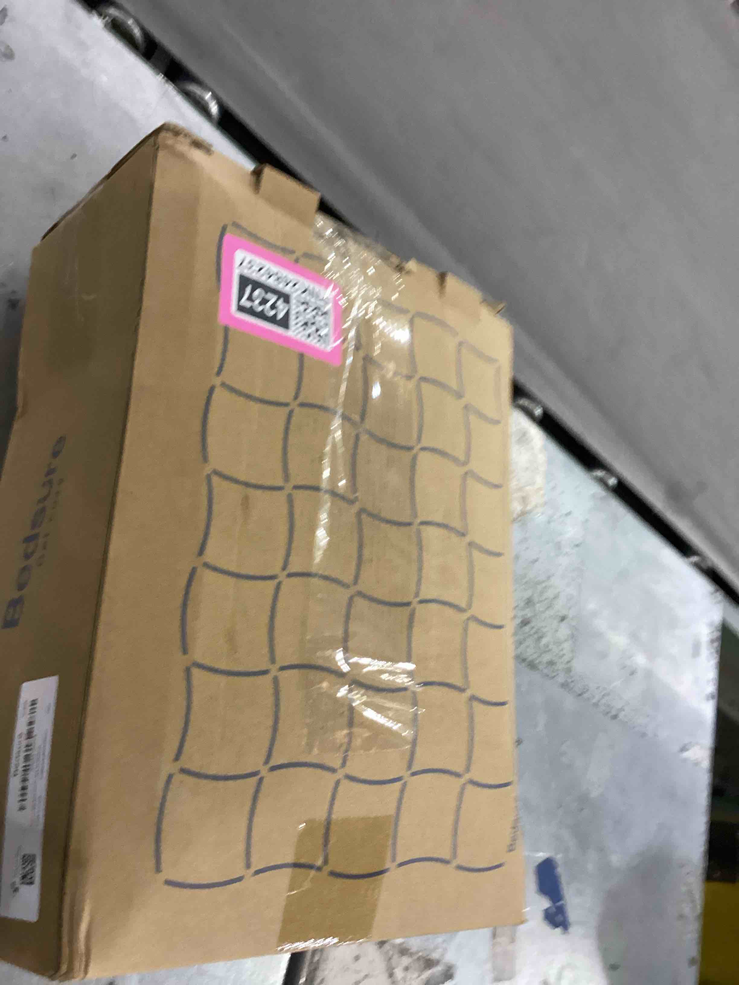 https://s3.amazonaws.com/lotting-images-prod/bidfta/PNK2484237_1752494450920.jpeg