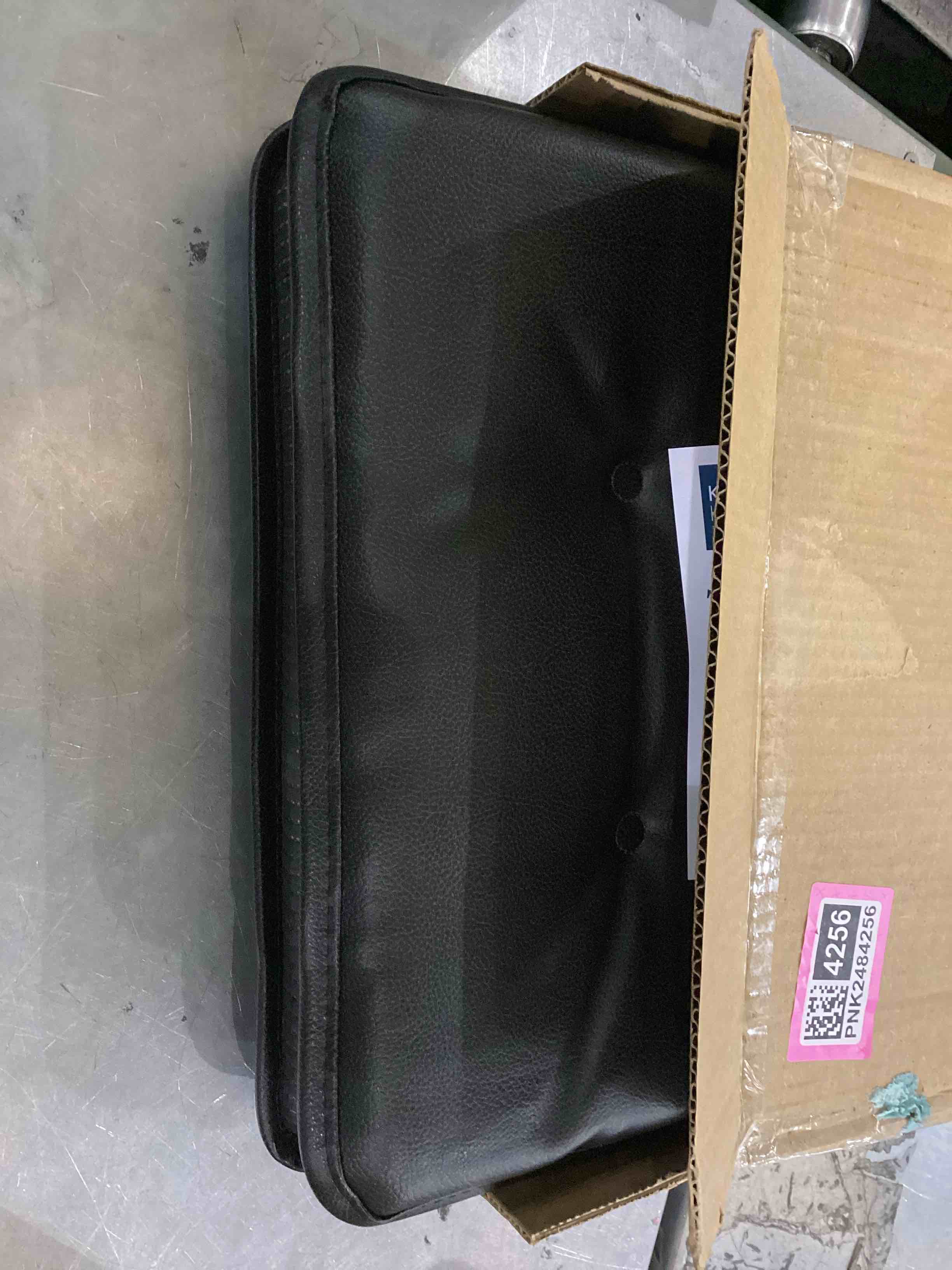 https://s3.amazonaws.com/lotting-images-prod/bidfta/PNK2484256_1752495903206.jpeg