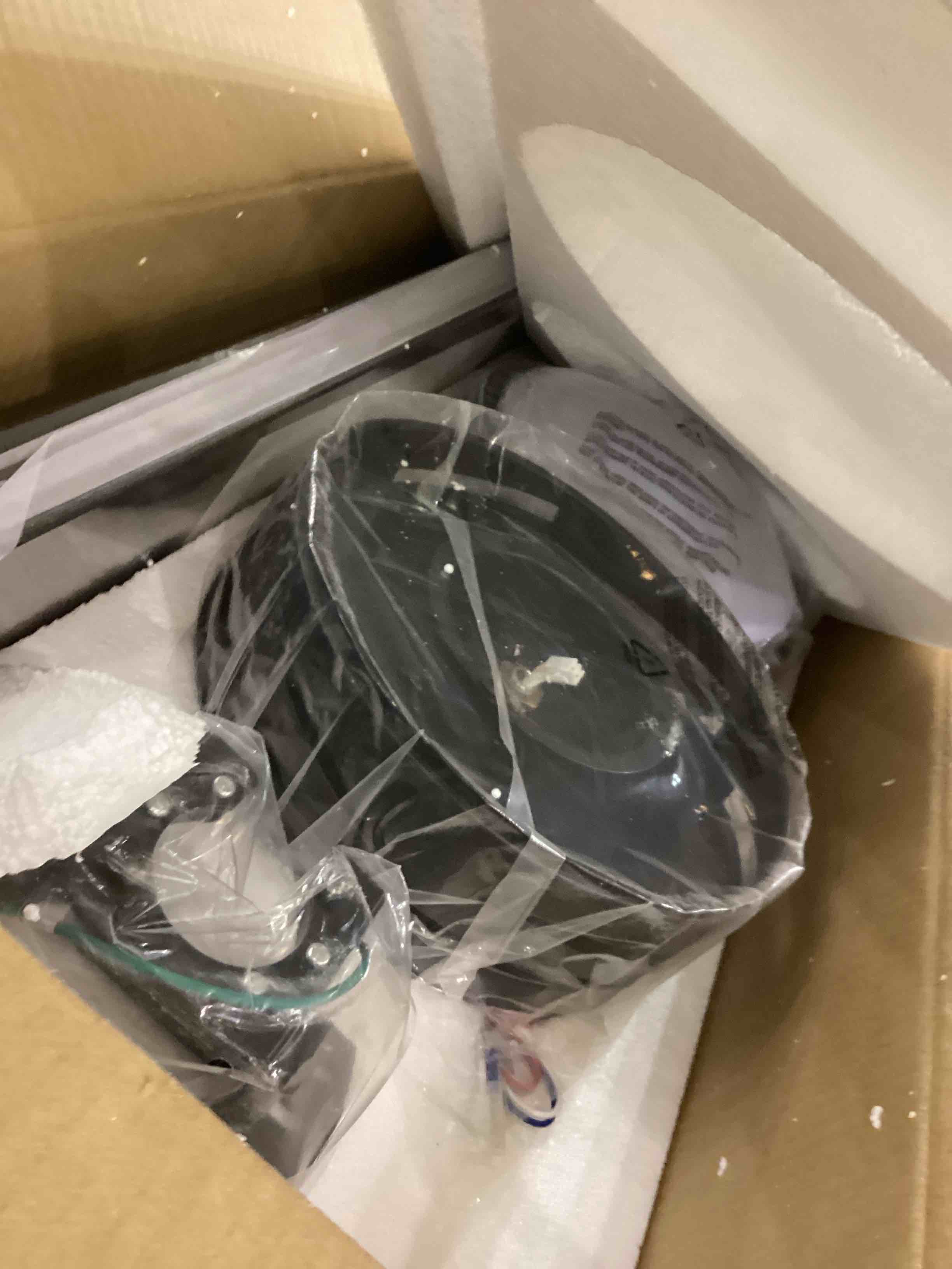 https://s3.amazonaws.com/lotting-images-prod/bidfta/PNK2484275_1752499673117.jpeg