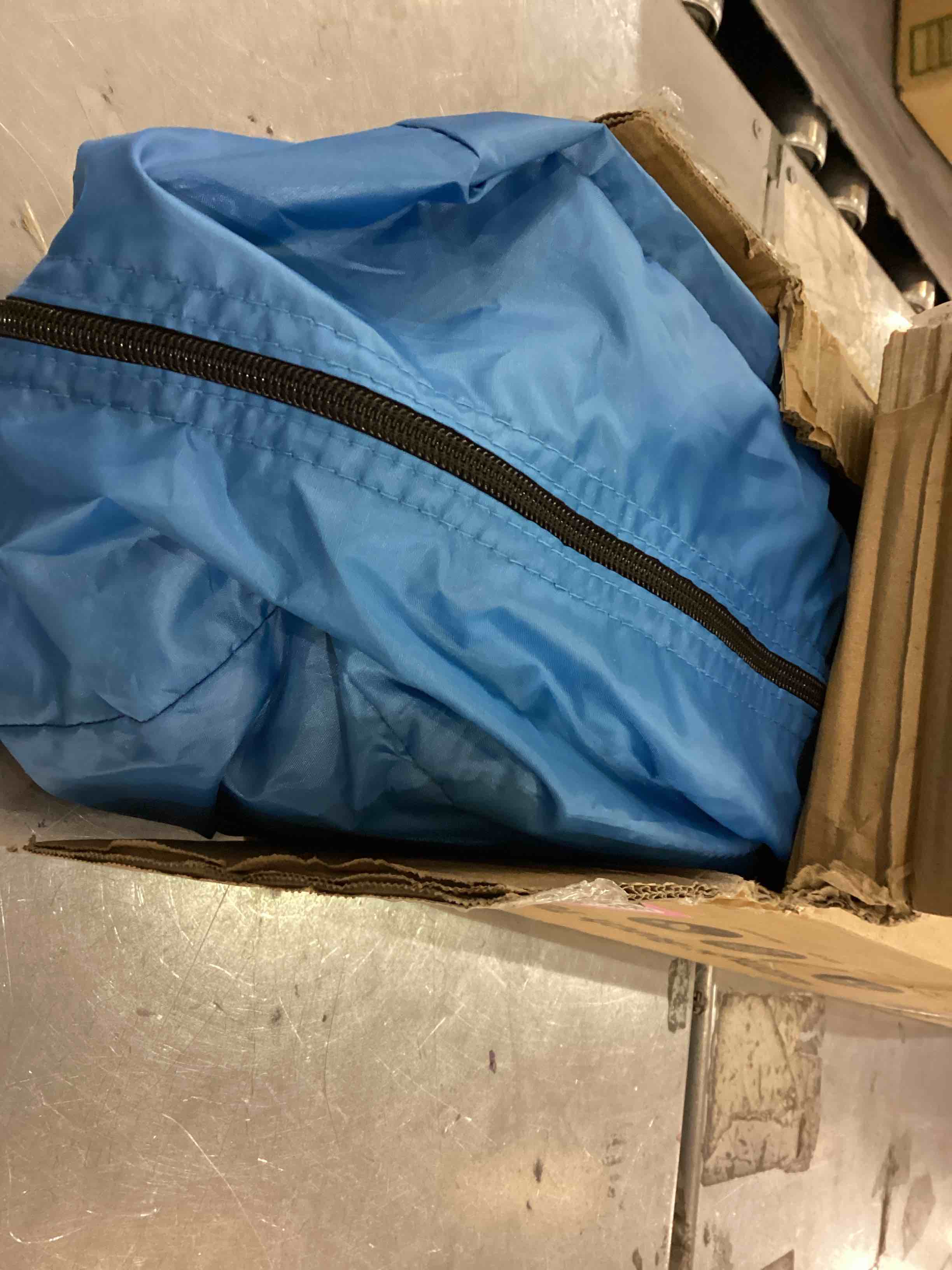 https://s3.amazonaws.com/lotting-images-prod/bidfta/PNK2484277_1752499543322.jpeg