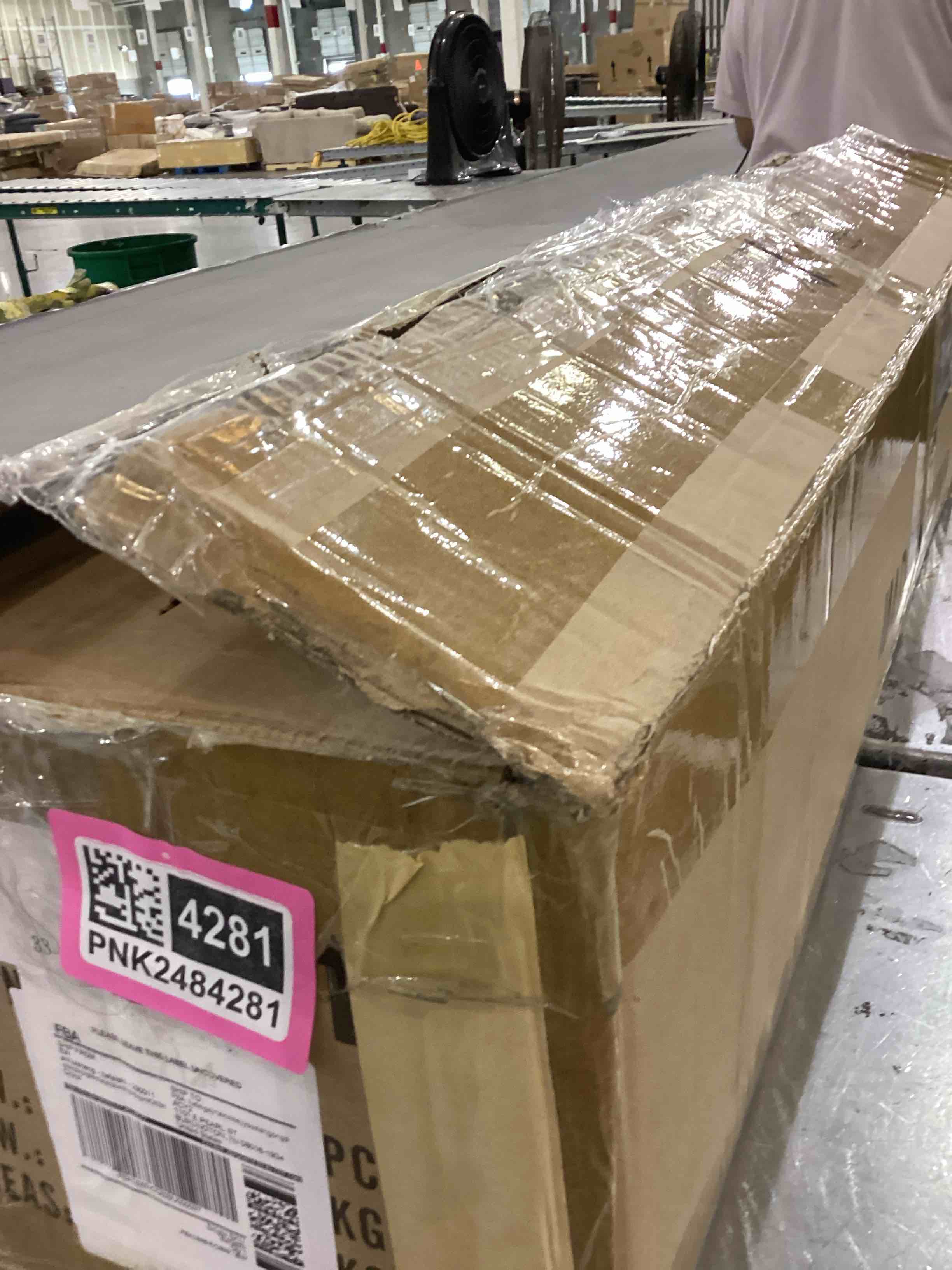 https://s3.amazonaws.com/lotting-images-prod/bidfta/PNK2484281_1752499963549.jpeg