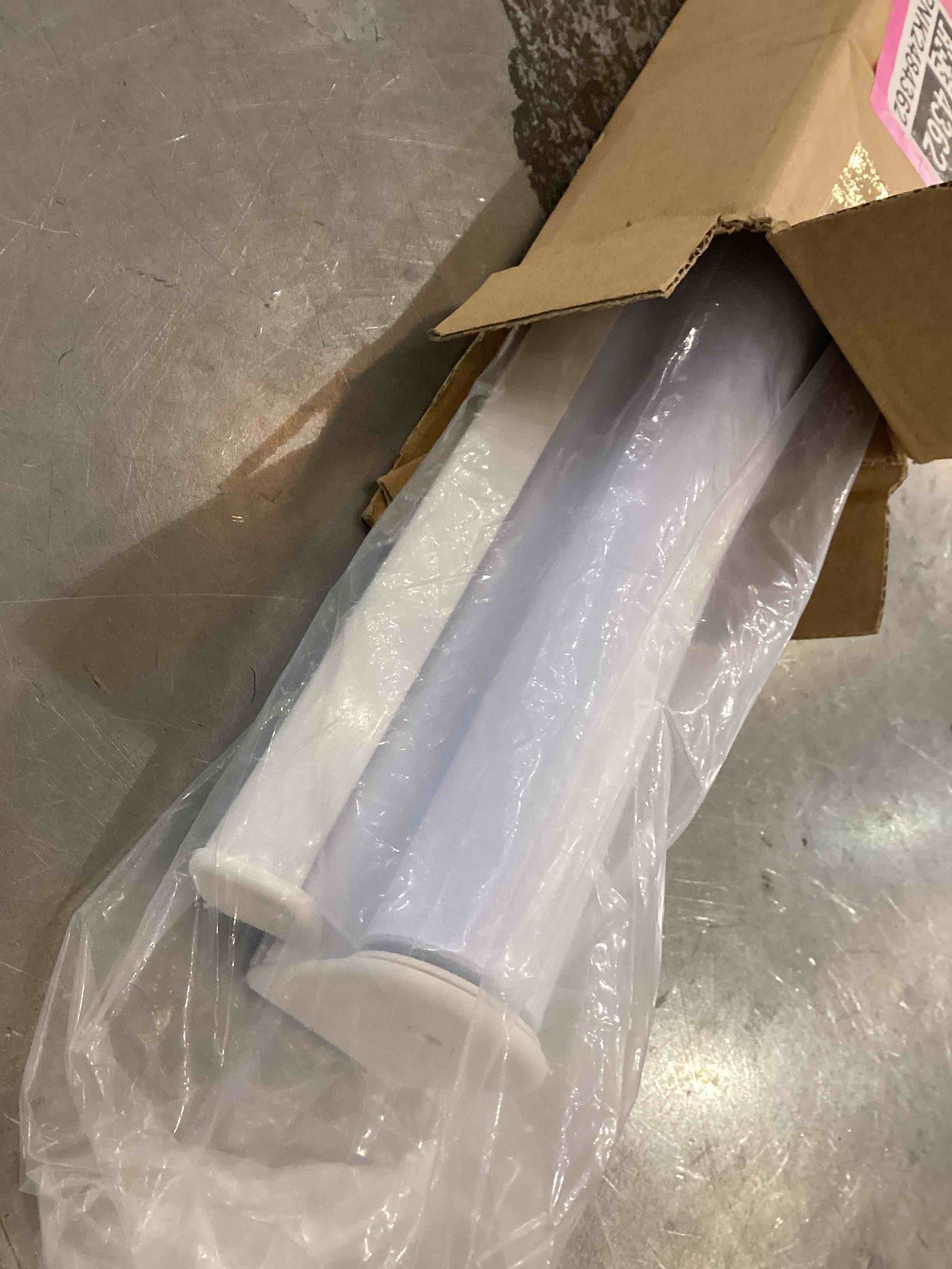 https://s3.amazonaws.com/lotting-images-prod/bidfta/PNK2484362_1752506449832.jpeg