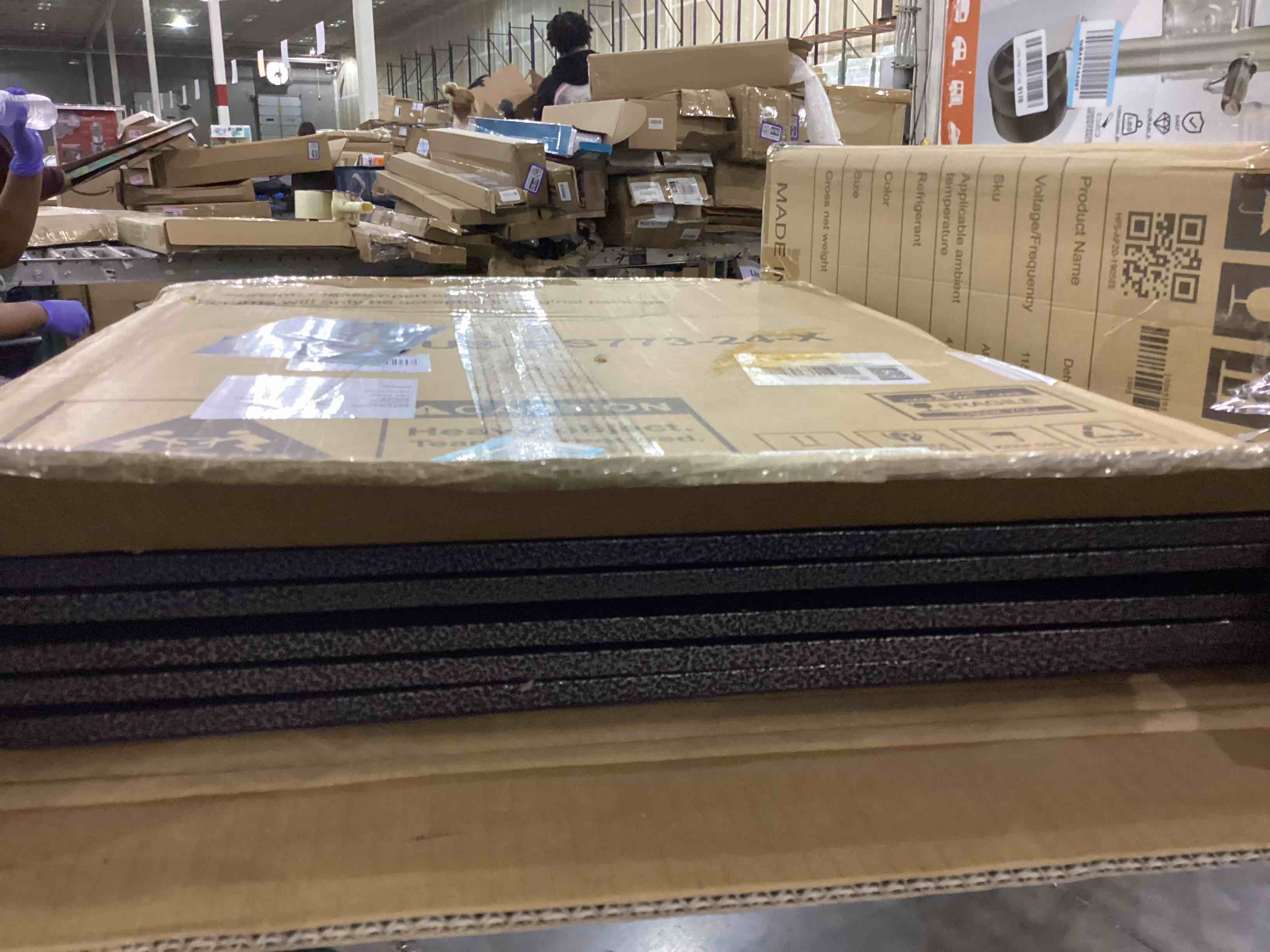 https://s3.amazonaws.com/lotting-images-prod/bidfta/PNK2484452_1752664174061.jpeg