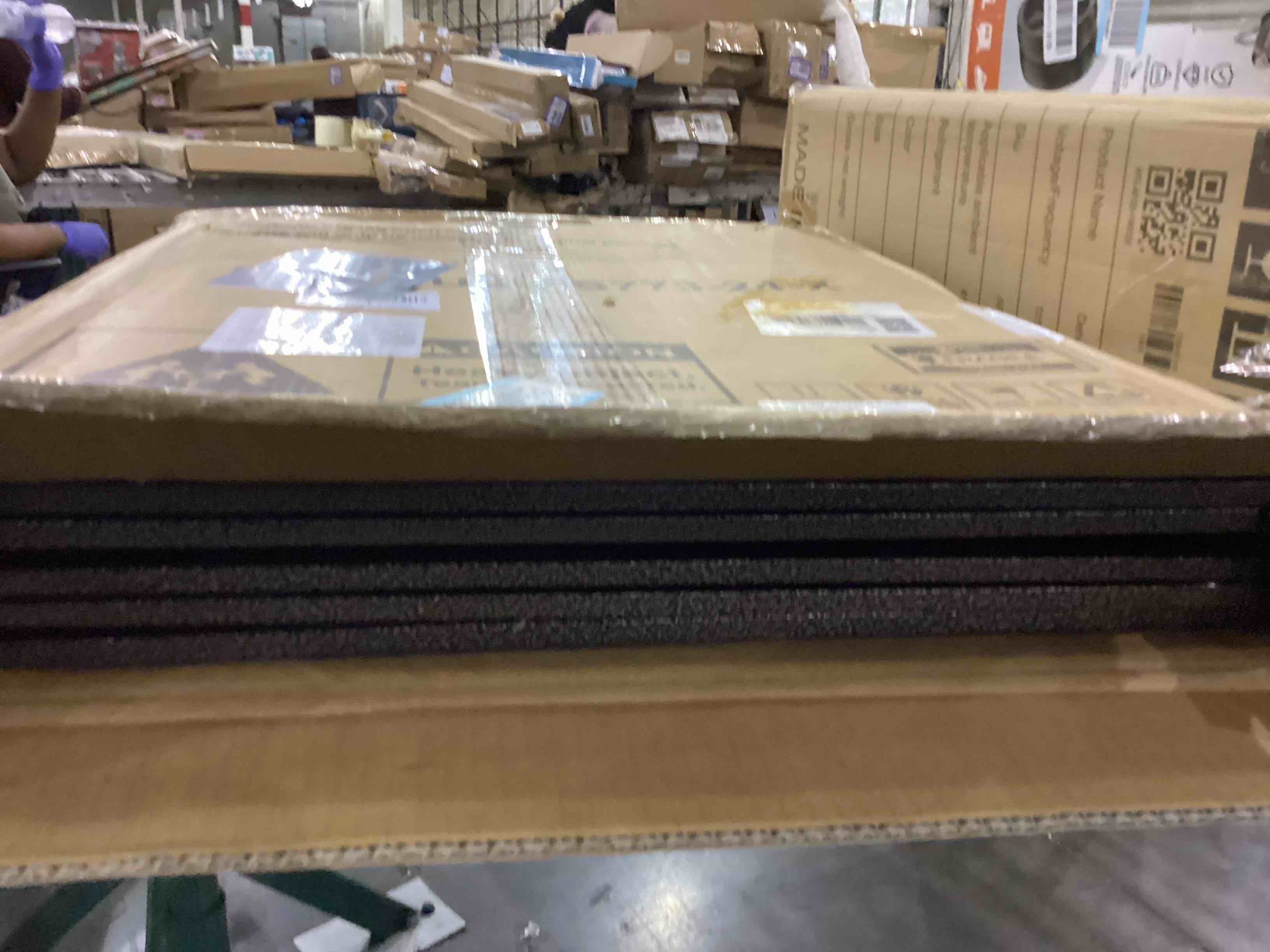 https://s3.amazonaws.com/lotting-images-prod/bidfta/PNK2484452_1752664175304.jpeg