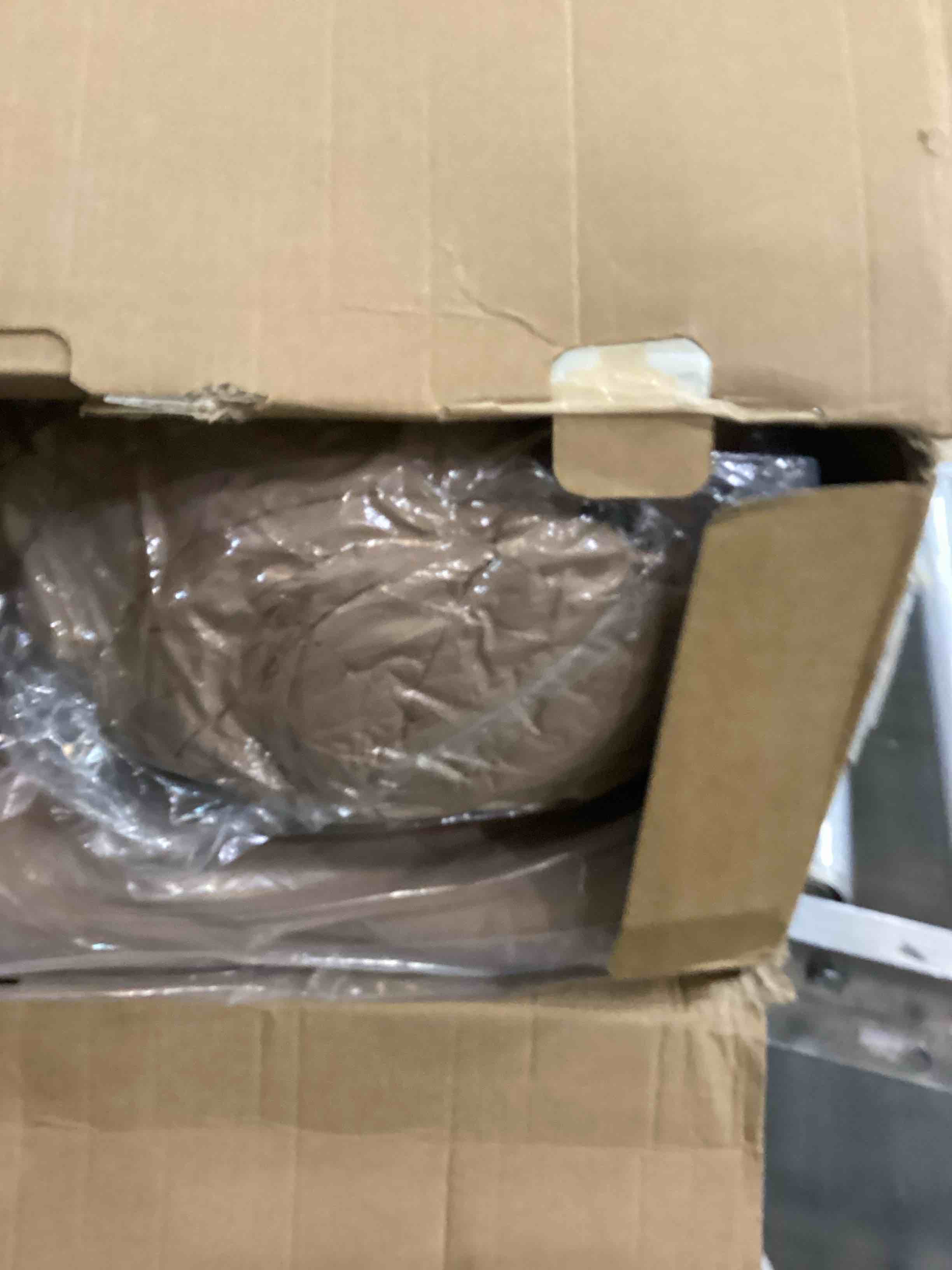 https://s3.amazonaws.com/lotting-images-prod/bidfta/PNK2484668_1752675297923.jpeg