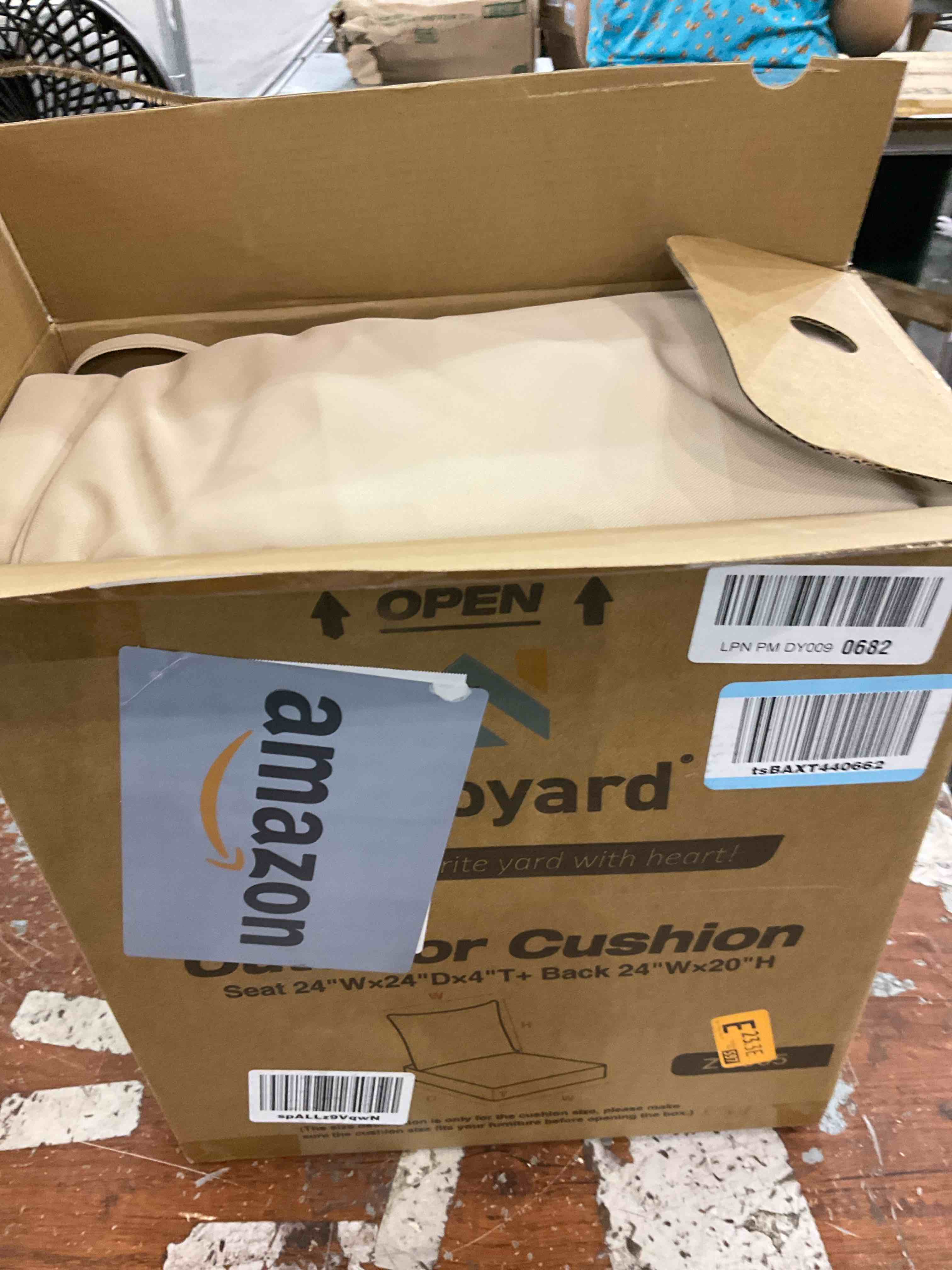https://s3.amazonaws.com/lotting-images-prod/bidfta/PNK2485146_1751377943552.jpeg