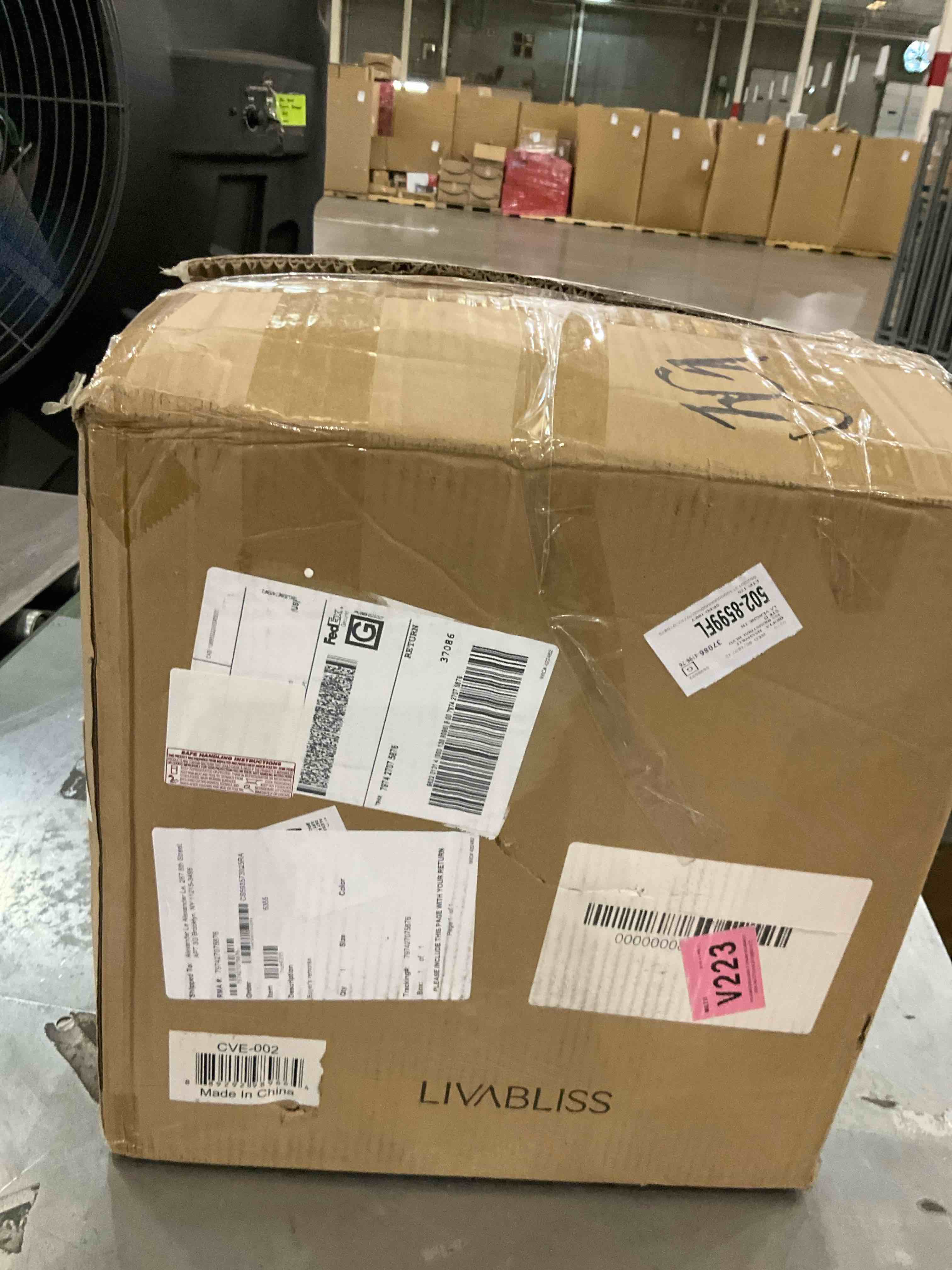 https://s3.amazonaws.com/lotting-images-prod/bidfta/PNK2485189_1751377917144.jpeg