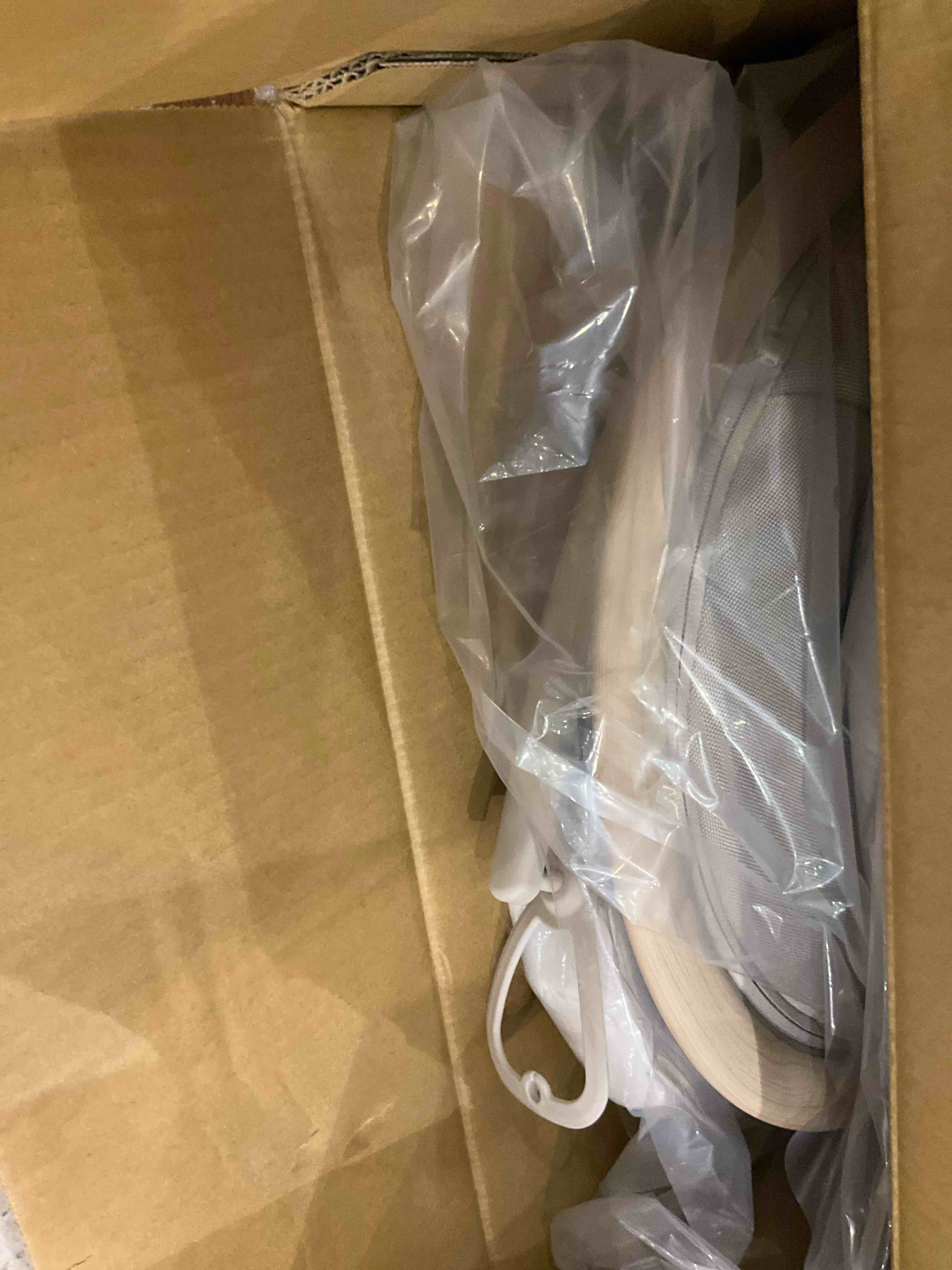 https://s3.amazonaws.com/lotting-images-prod/bidfta/PNK2485500_1751389253213.jpeg