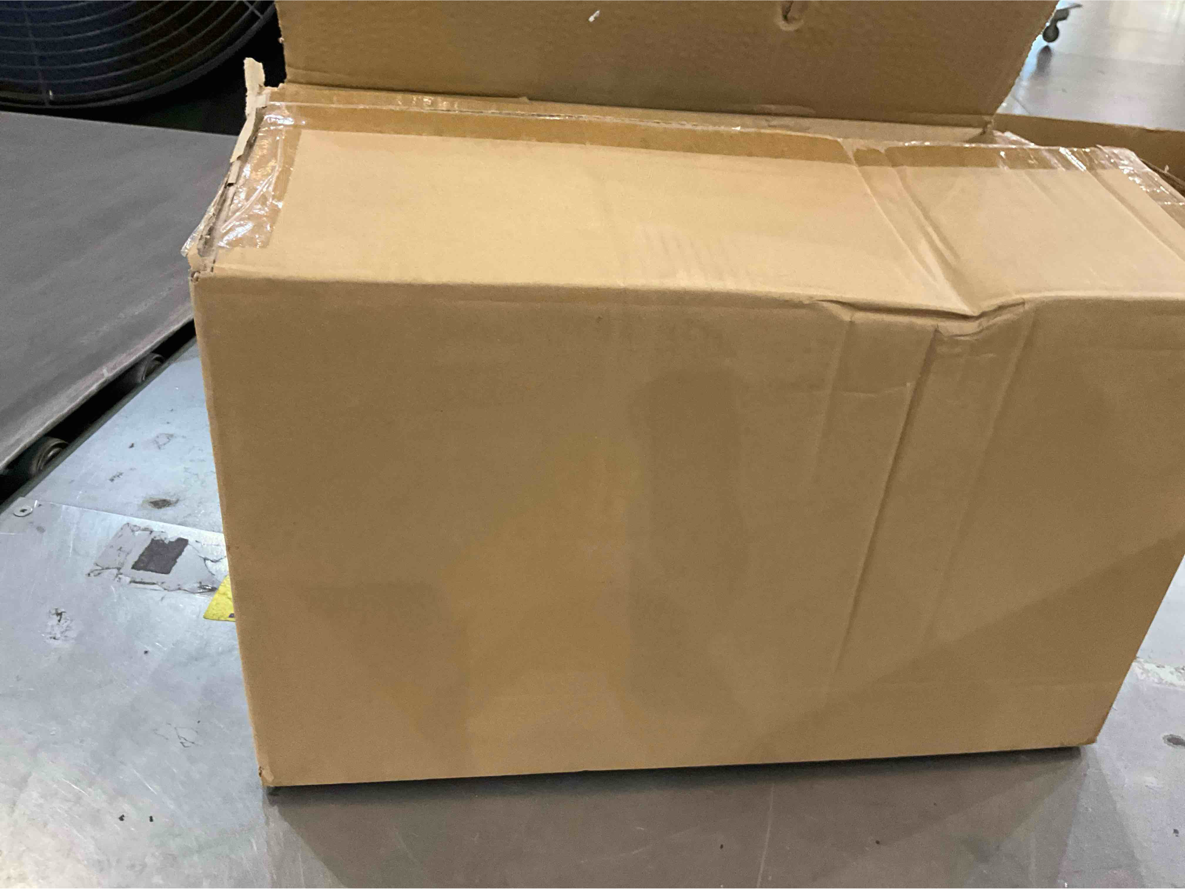 https://s3.amazonaws.com/lotting-images-prod/bidfta/PNK2486305_1751458194029.jpeg