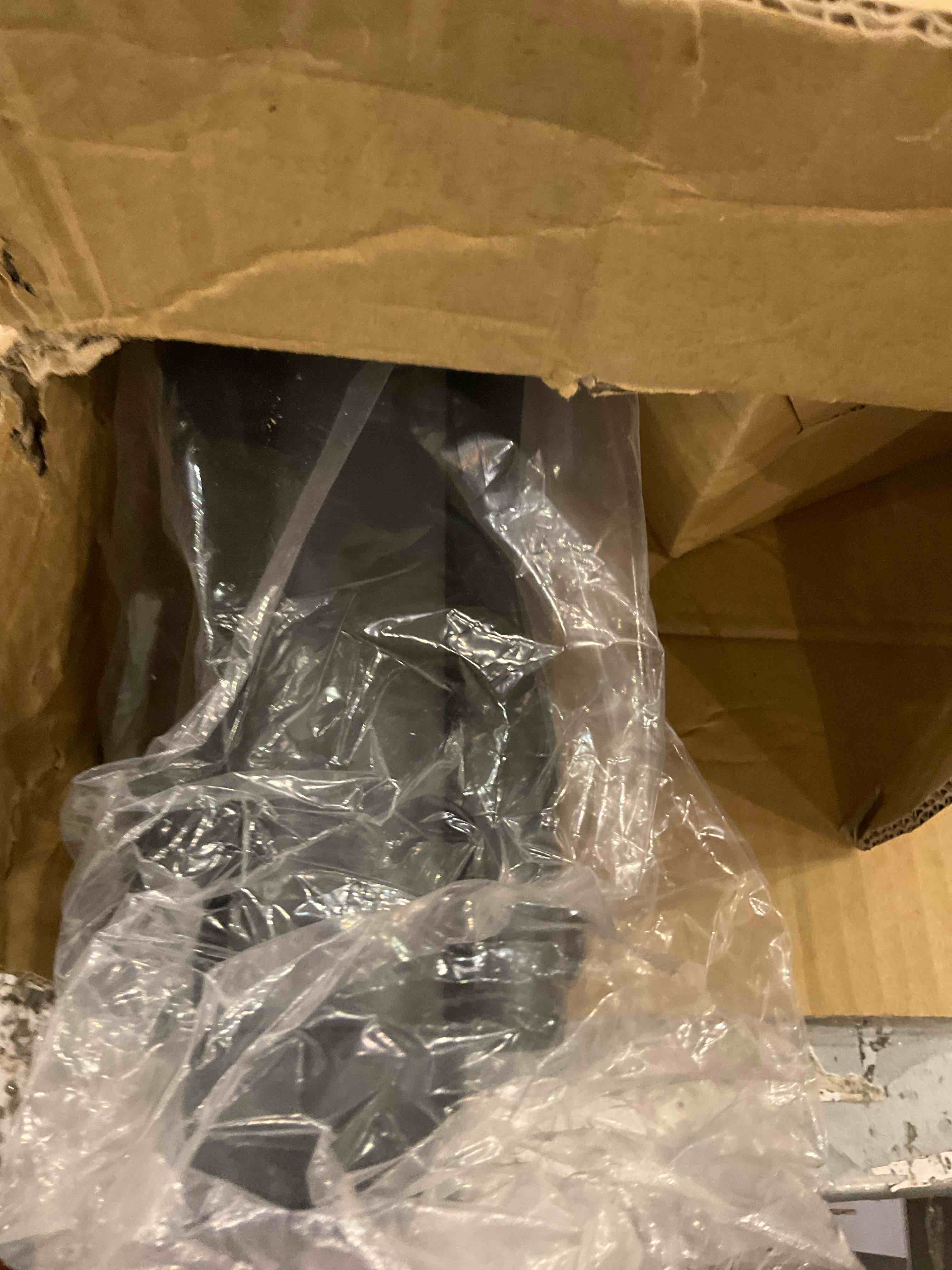 https://s3.amazonaws.com/lotting-images-prod/bidfta/PNK2486351_1751458994910.jpeg