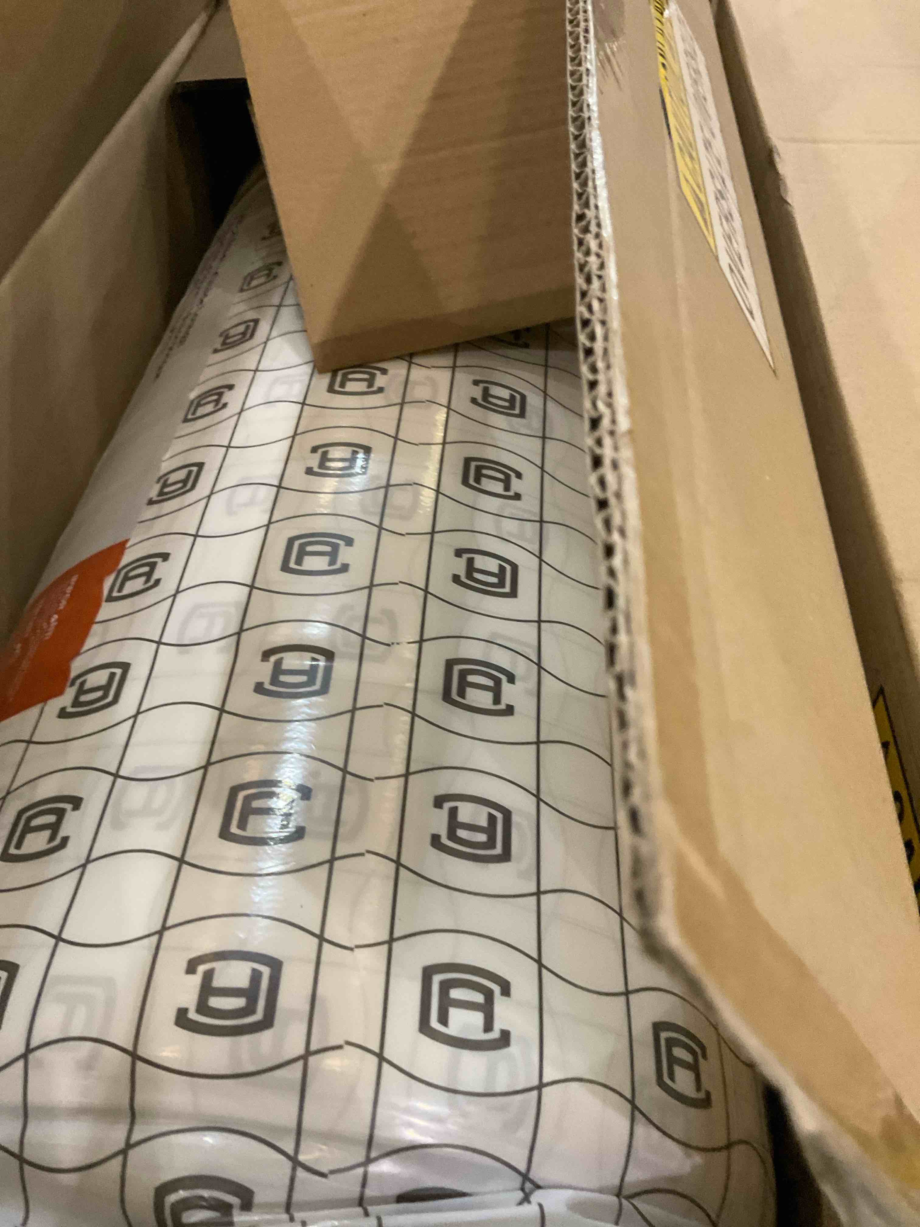 https://s3.amazonaws.com/lotting-images-prod/bidfta/PNK2486509_1751466010950.jpeg