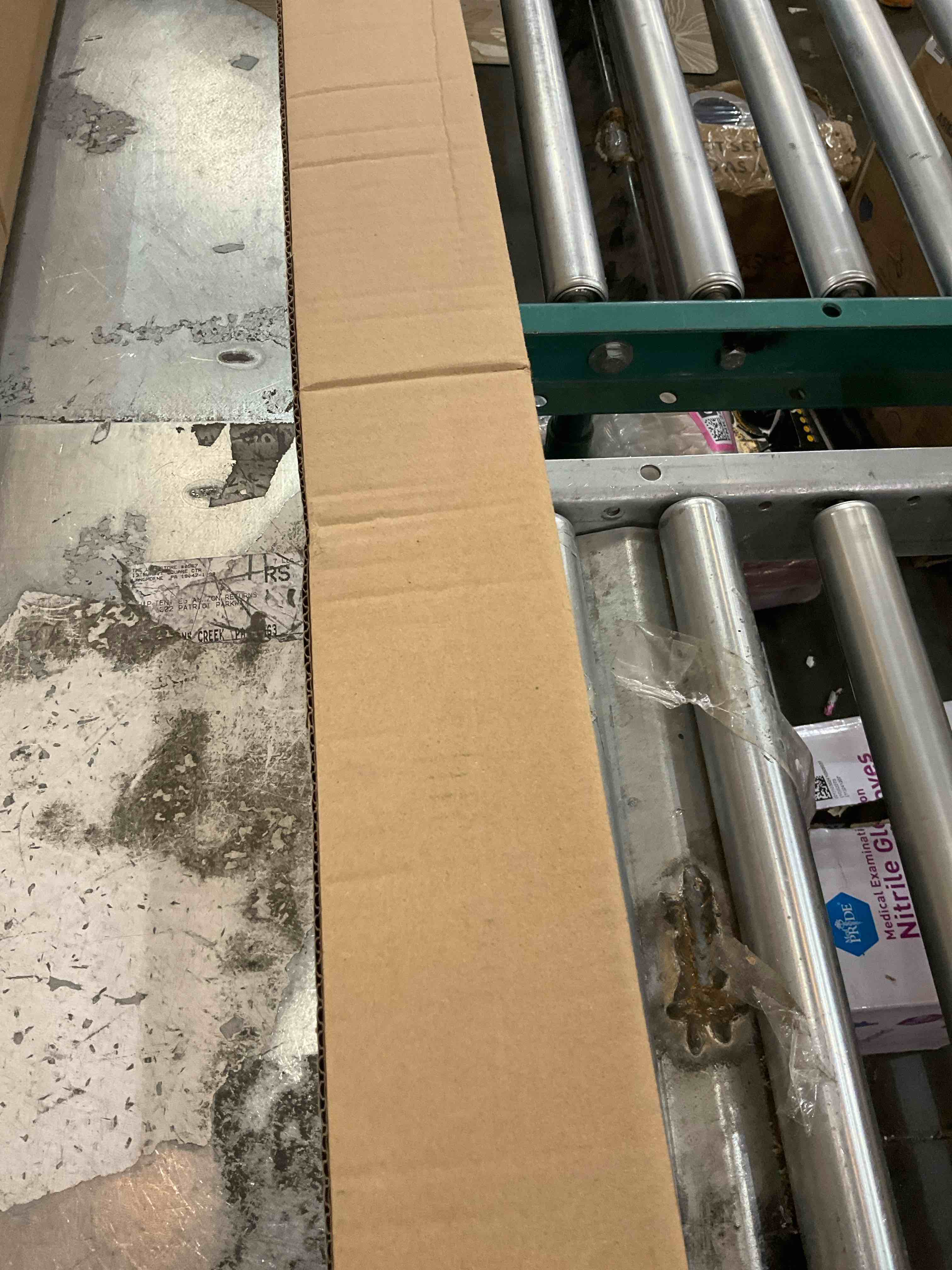 https://s3.amazonaws.com/lotting-images-prod/bidfta/PNK2486757_1751466216537.jpeg