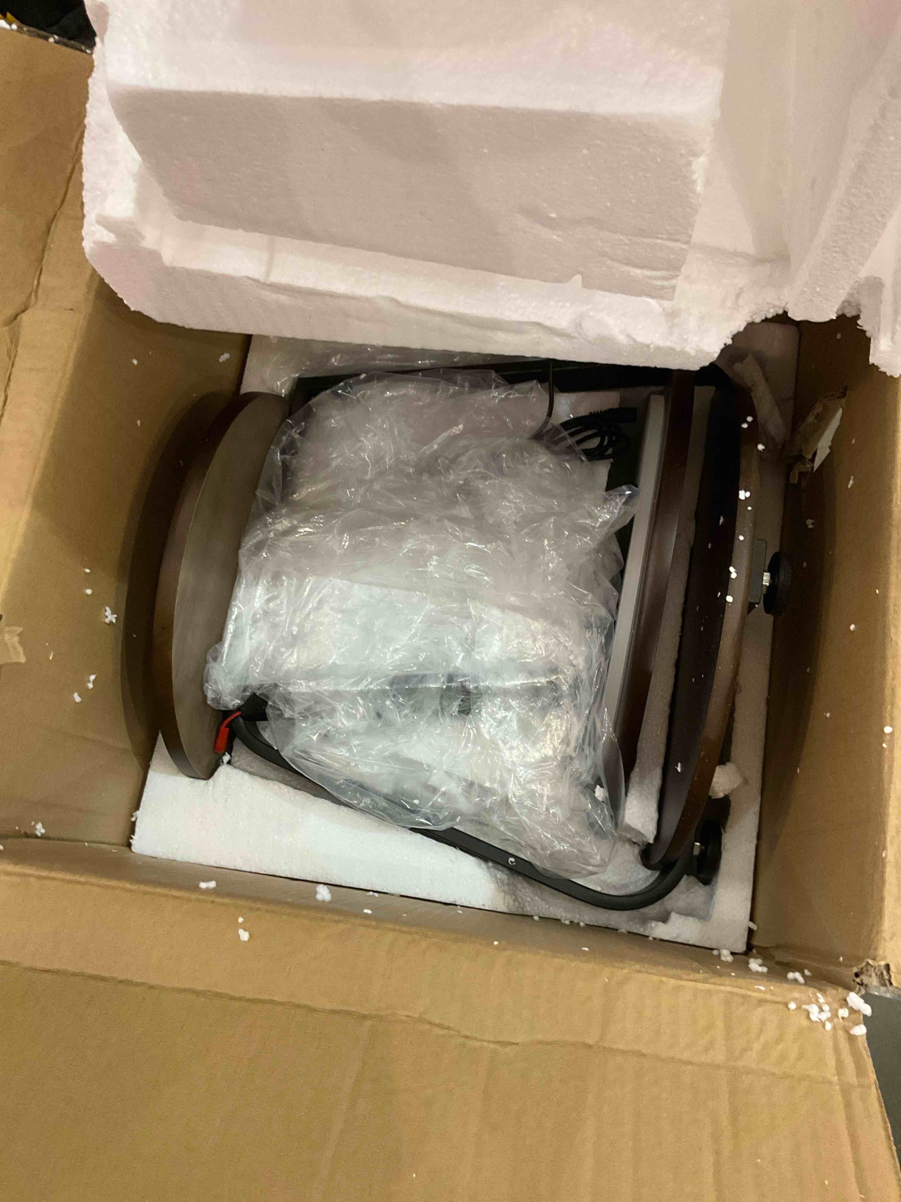 https://s3.amazonaws.com/lotting-images-prod/bidfta/PNK2486820_1751467544404.jpeg