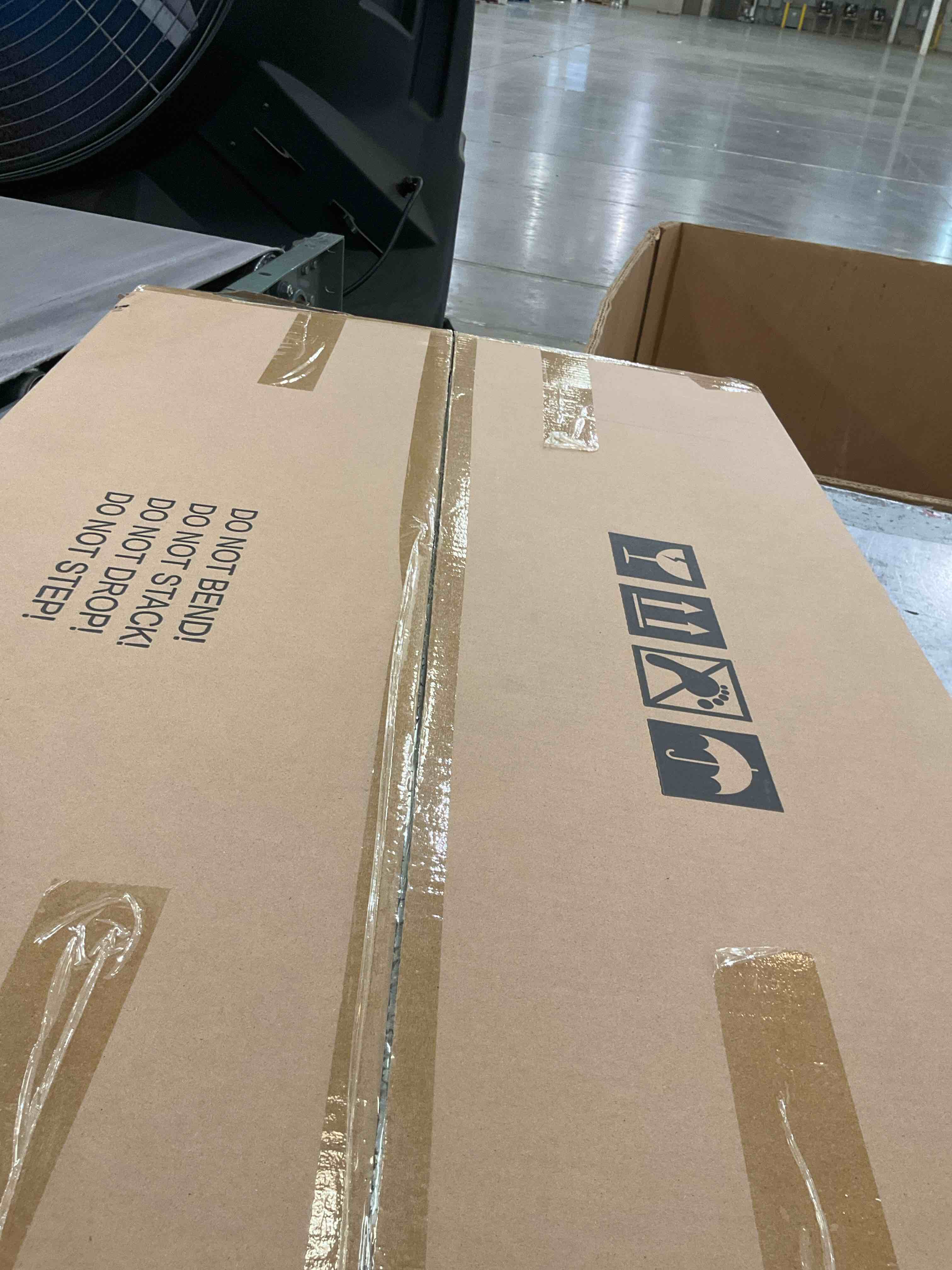 https://s3.amazonaws.com/lotting-images-prod/bidfta/PNK2486908_1751470769849.jpeg