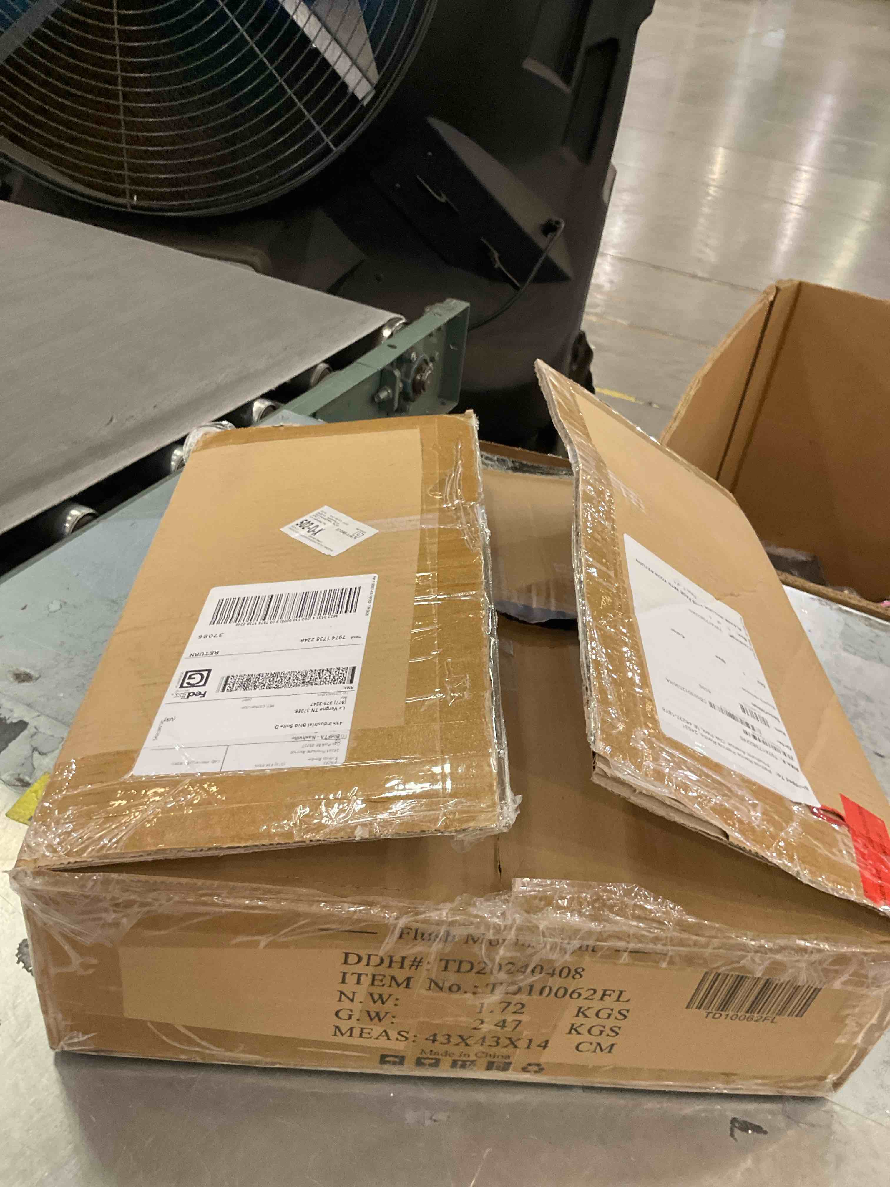 https://s3.amazonaws.com/lotting-images-prod/bidfta/PNK2487170_1751477157480.jpeg